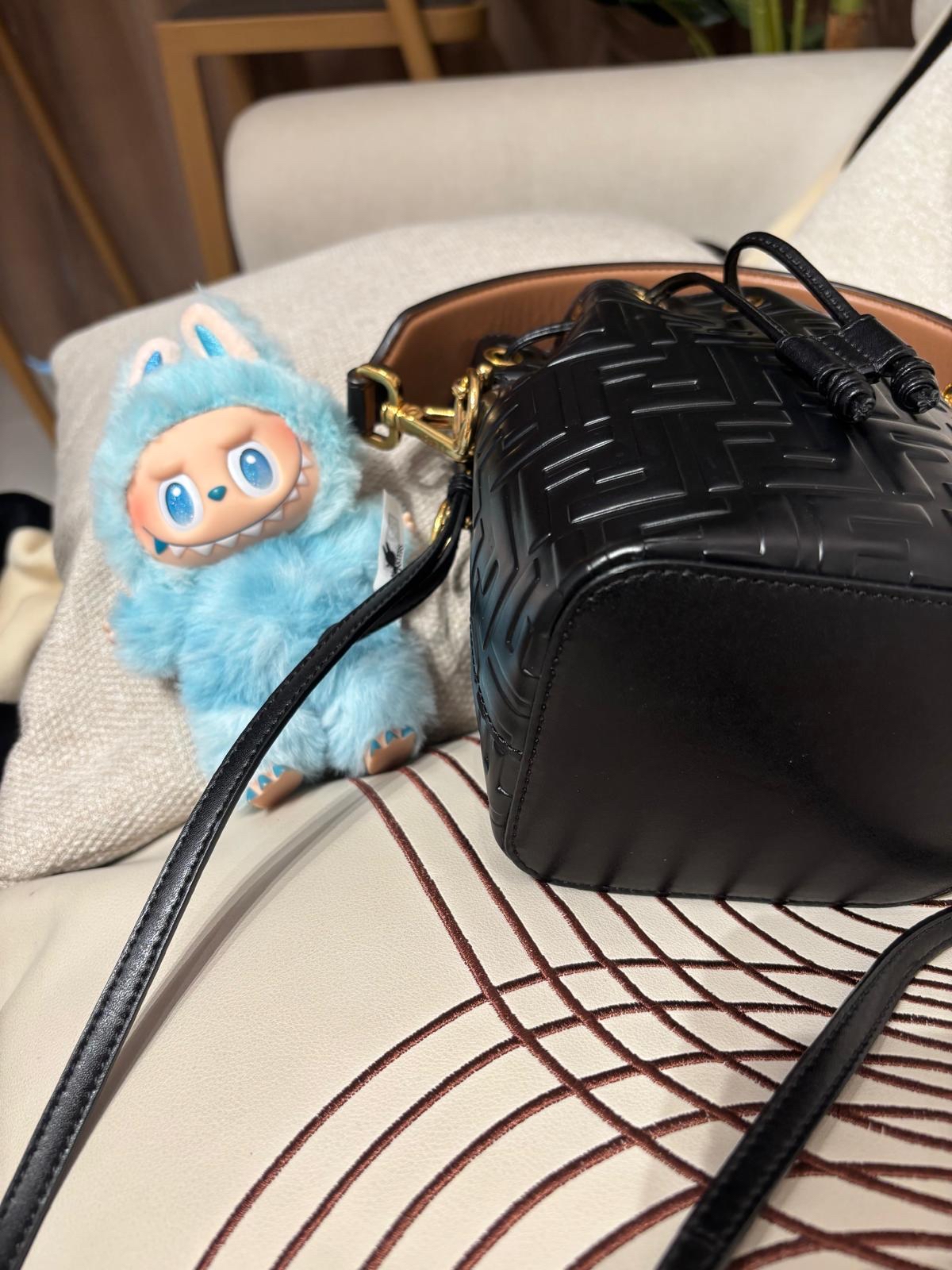 Fendi 2Way bucket bag 100%Authentic, 98%New✅Dust bag