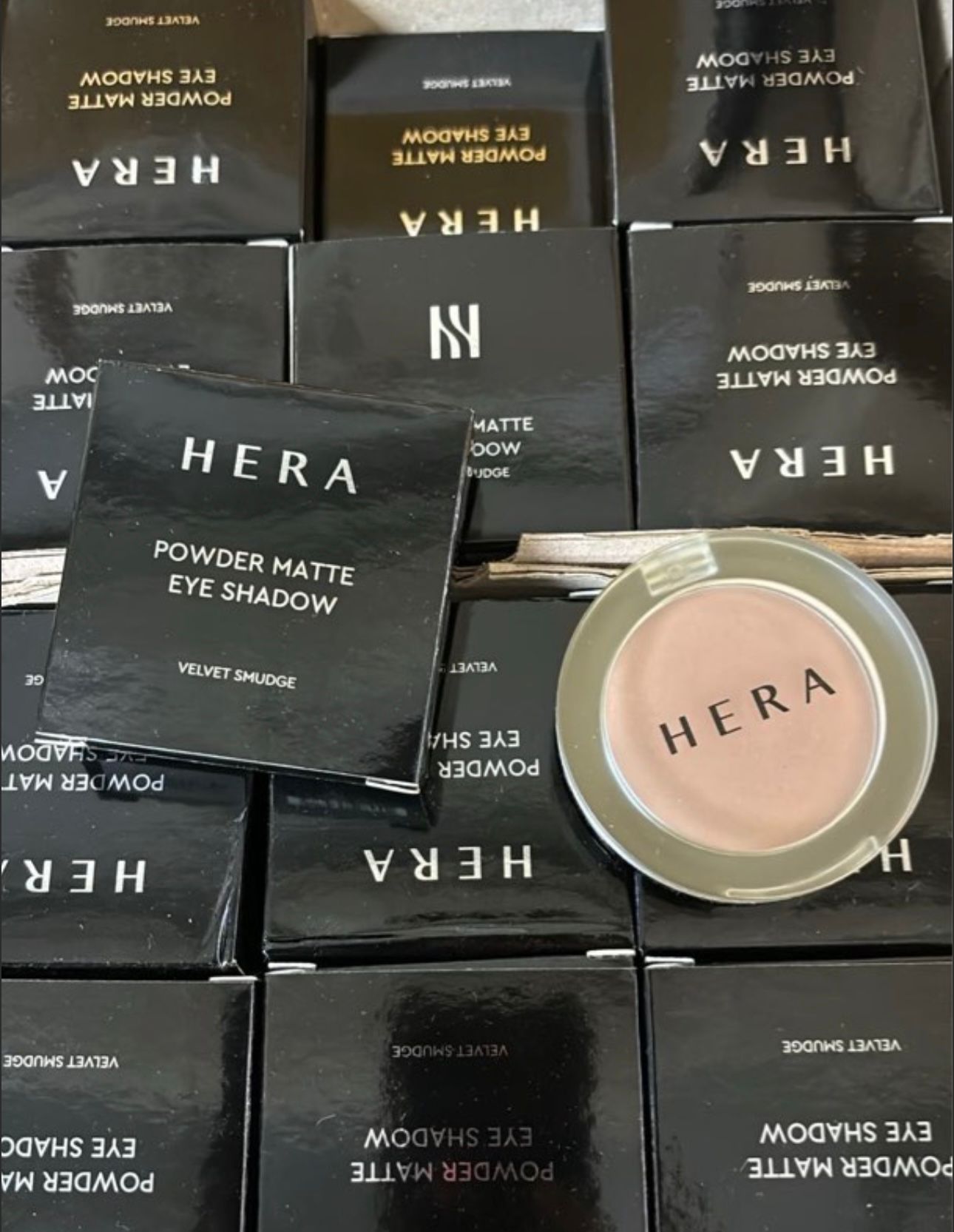 HERA 絲絨霧面眼影 (01 Rosy Suede)