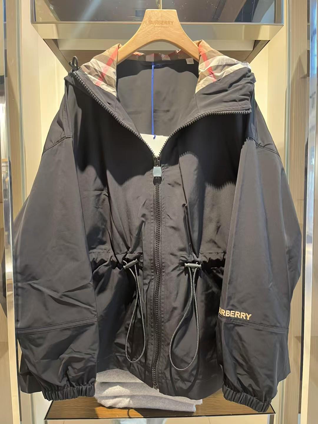 預購  Burberry🌈🌈折扣款 女士收腰外套Sale