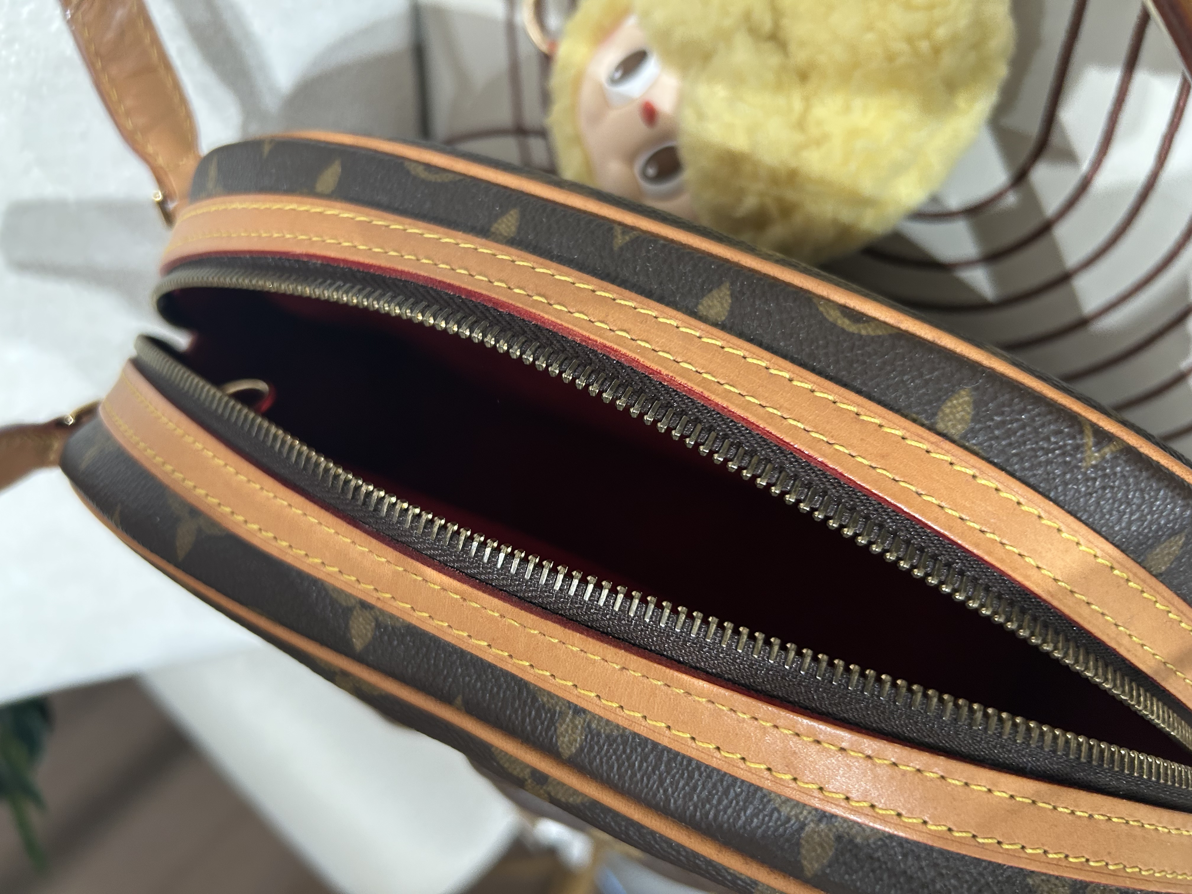 LV Klara Monogram Shoulder Bag 100%Authentic, 98%New ✅Dust bag