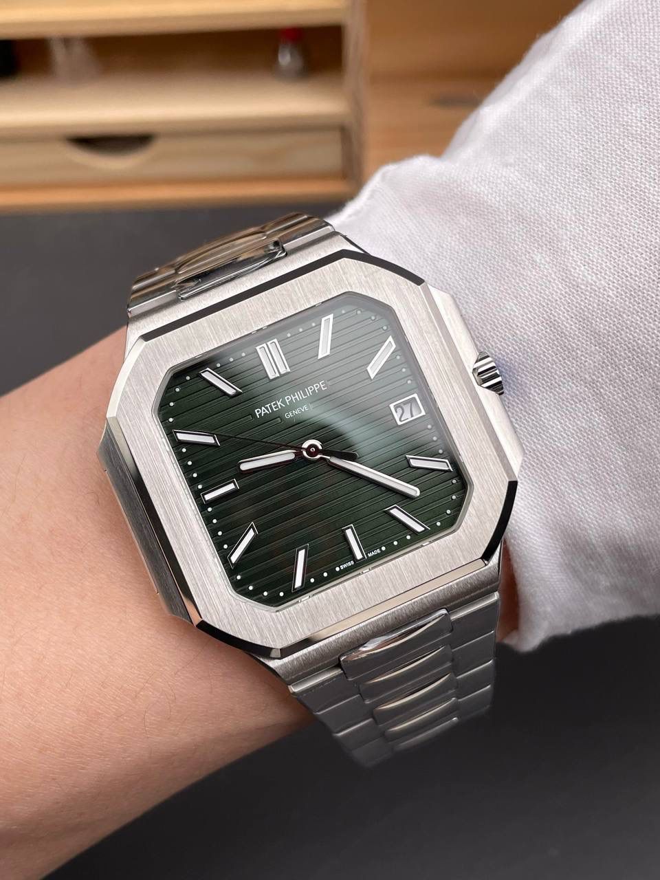 百达翡丽鹦鹉螺系列复刻男士腕表，绿色表盘，精钢表带