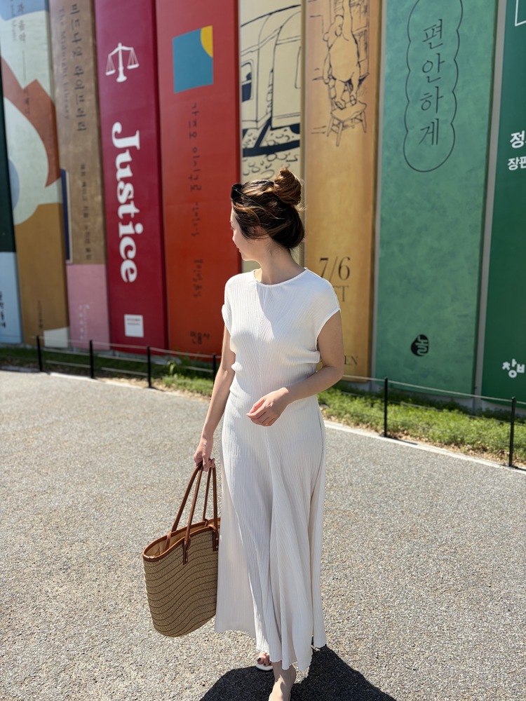 Elea Ribbed Flowy Dress (Ivory)