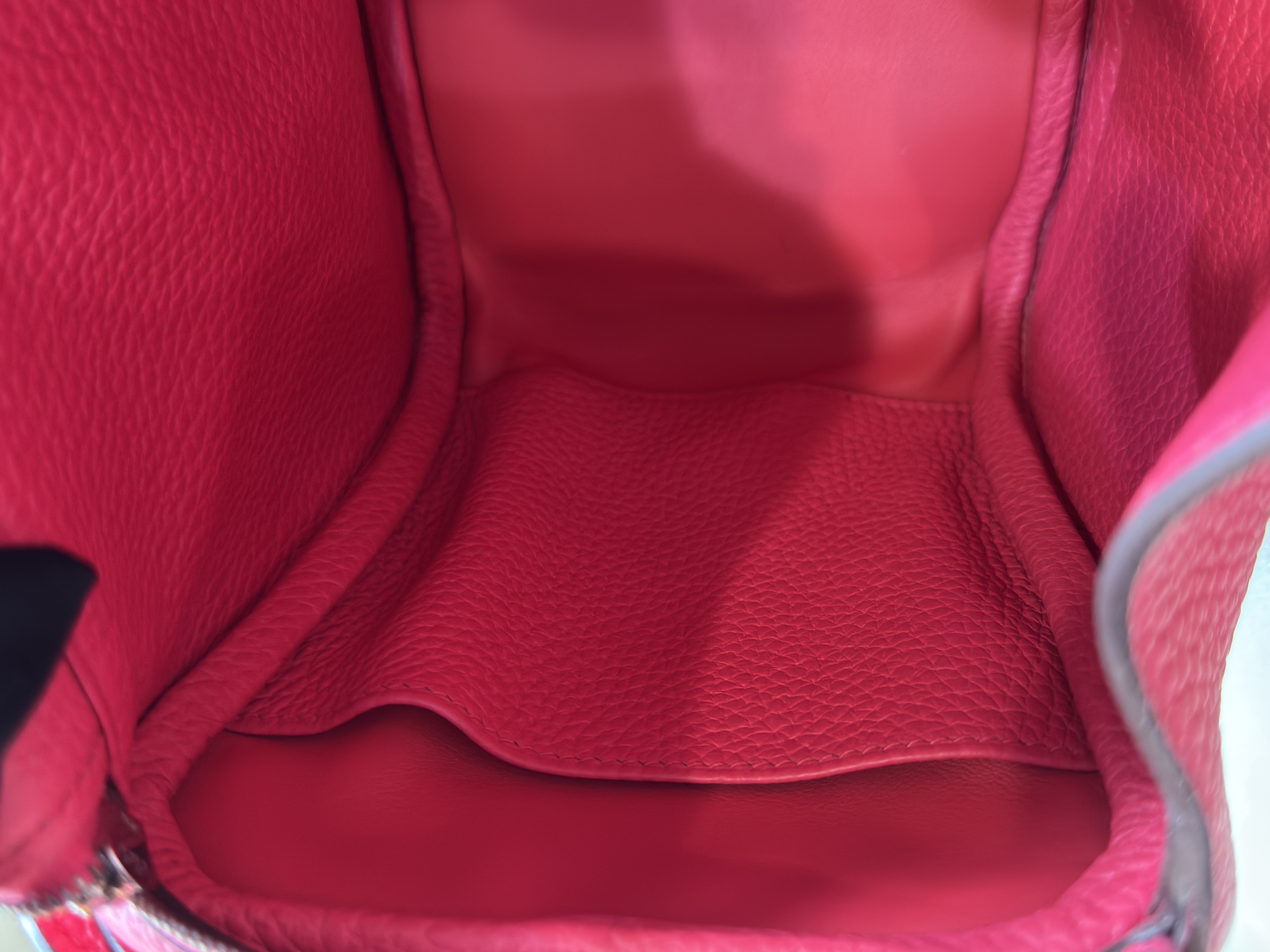 Pre-Owned HERMES Lindy 26 / Stamp Y 寶石紅 / Product Code : 26042502