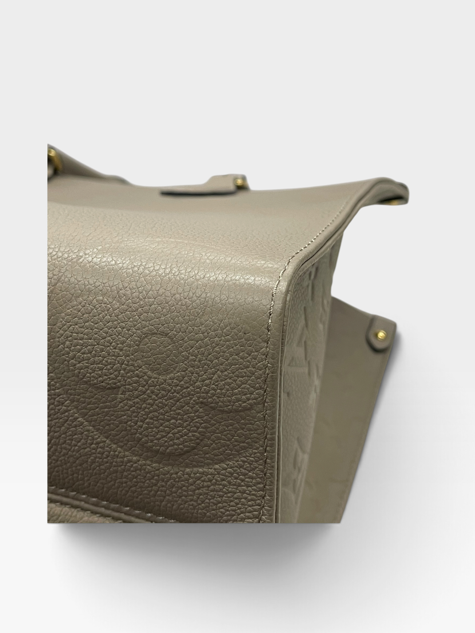 Pre-Owned LV On The Go MM / Product Code: 091016