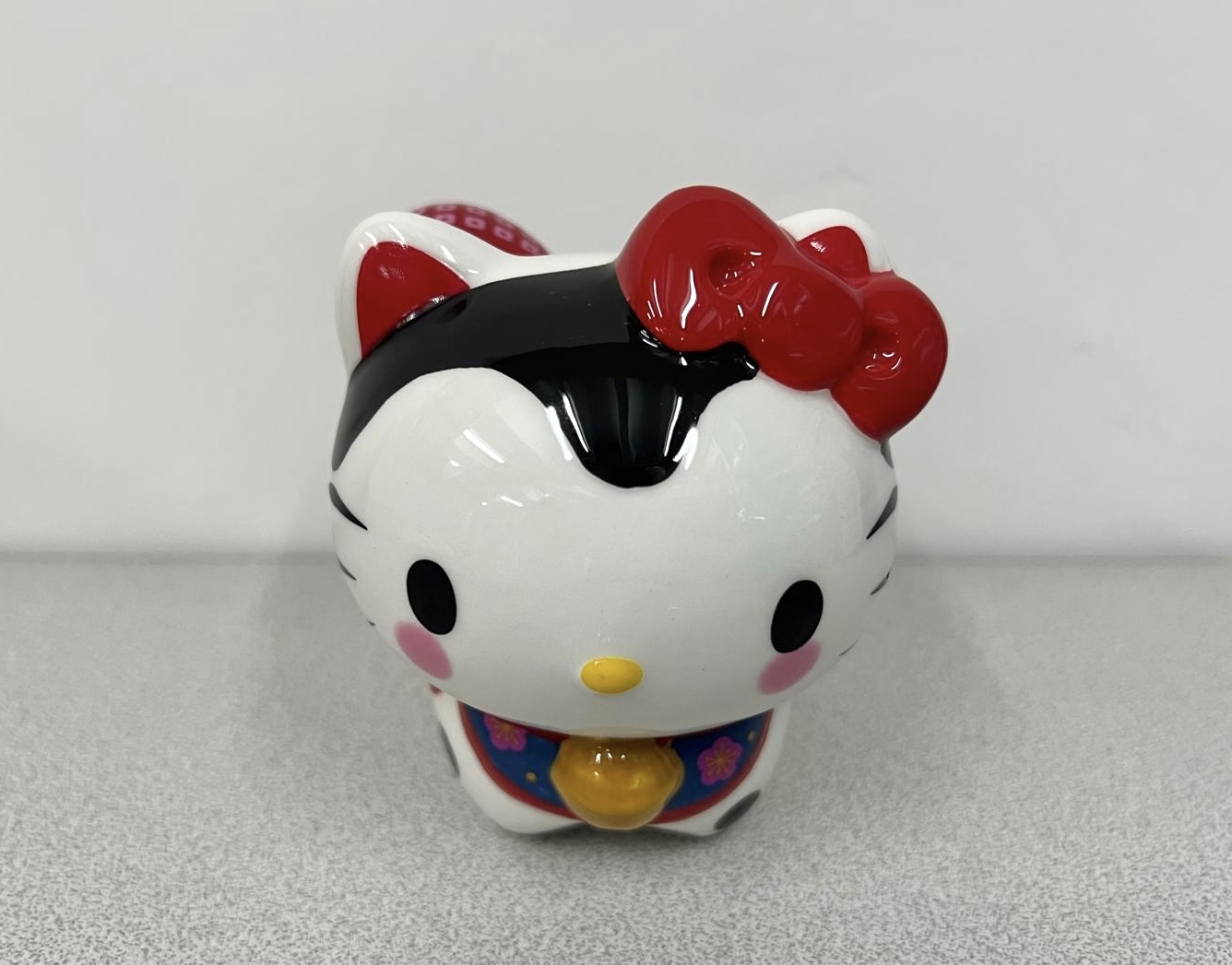 🎌日本直送🎌Hello Kitty「張子犬（はりこ犬）」造型陶瓷存錢筒