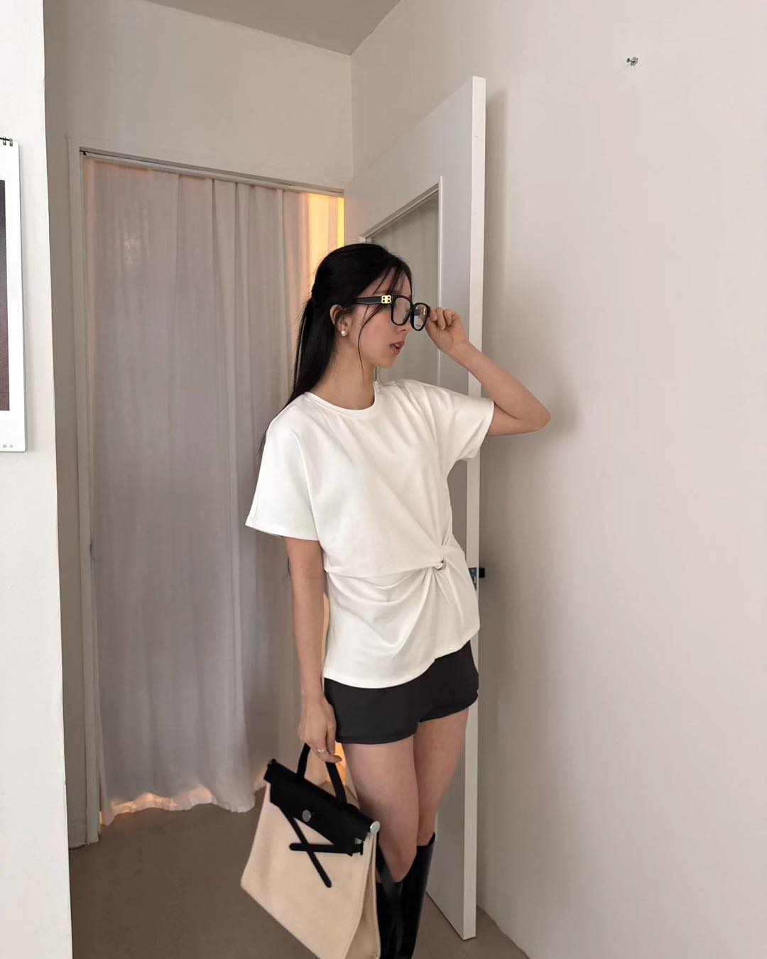 淨色鈕結圓領top