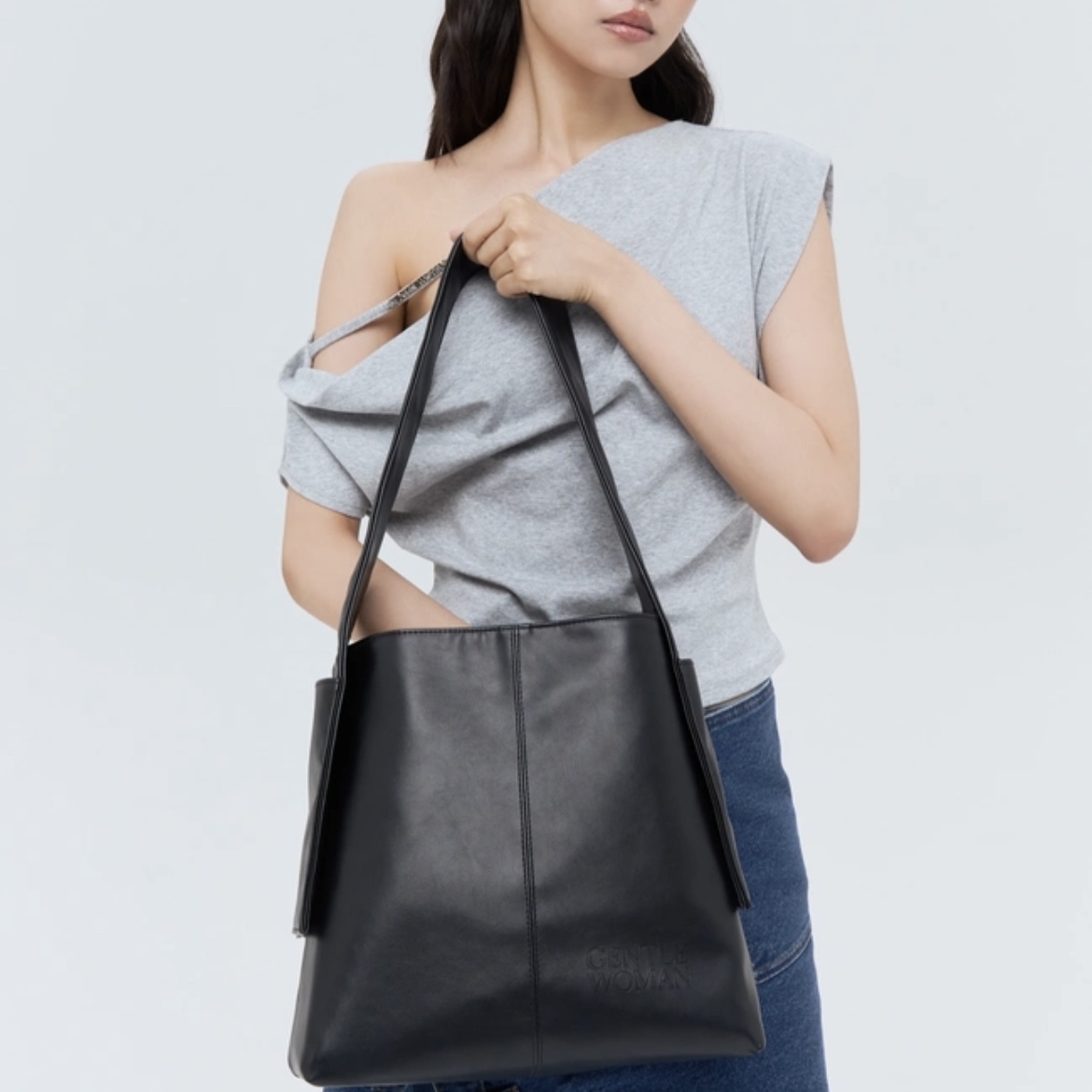預購 | 🇹🇭GENTLEWOMAN PU CITY BUCKET BAG(BLACK) BG1118-1
