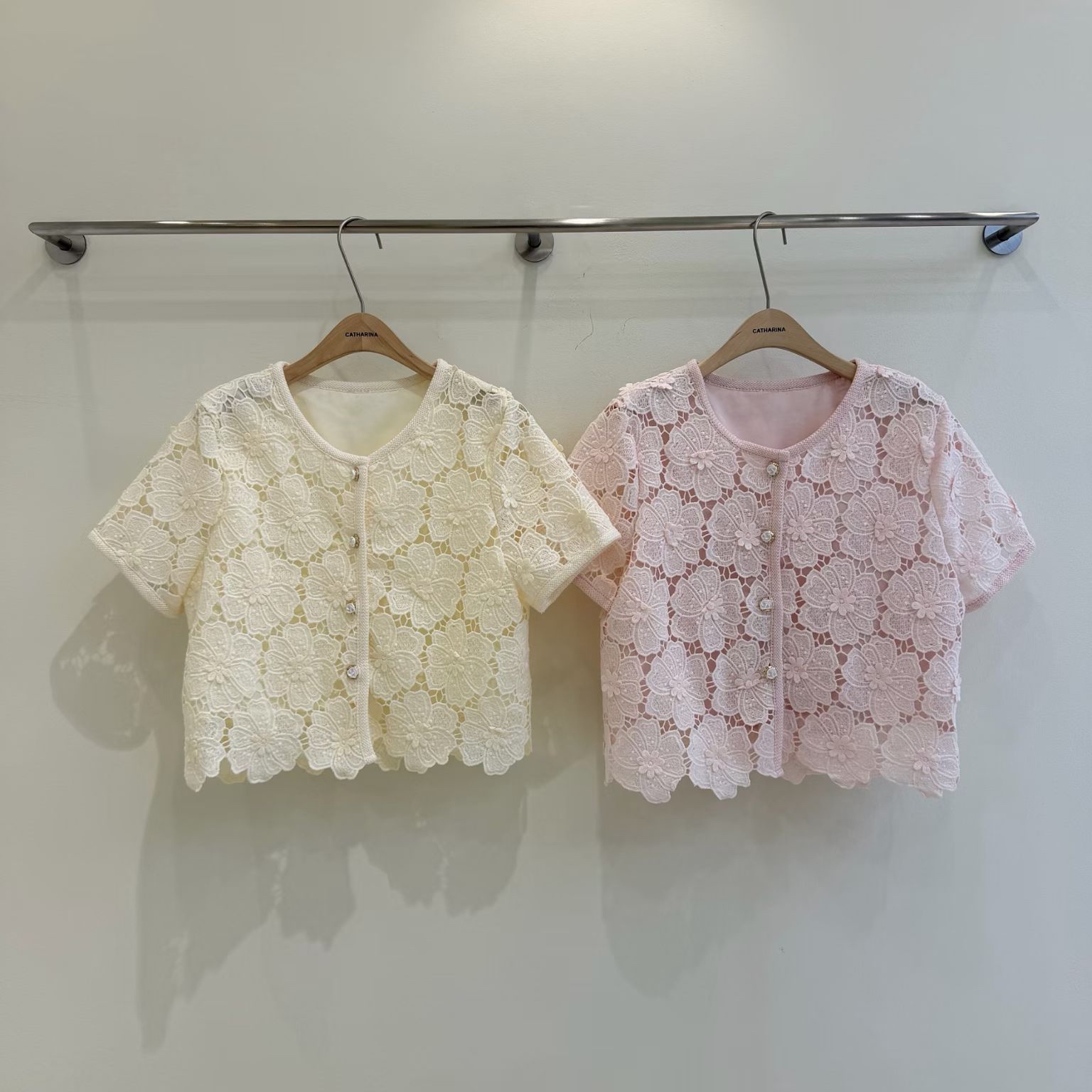 CT22 浮雕立體花卉蕾絲短袖Top 