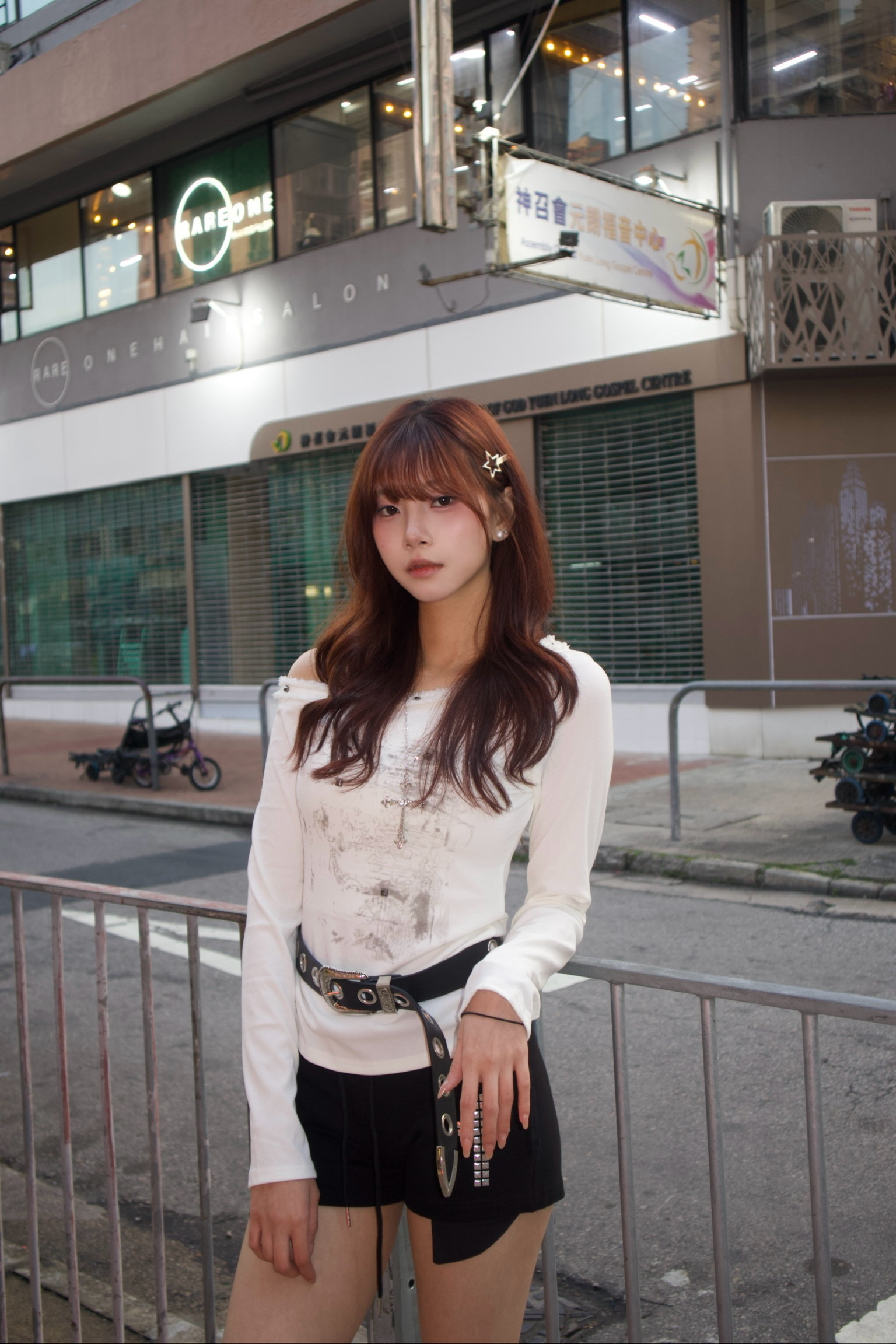 韓國單肩窩釘塗鴉top