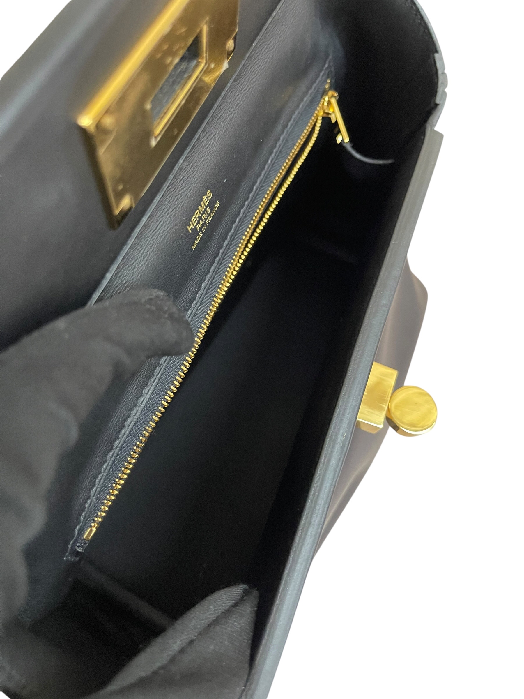 Pre-owned Hermes 2424 / Stamp W / Product Code: 063005