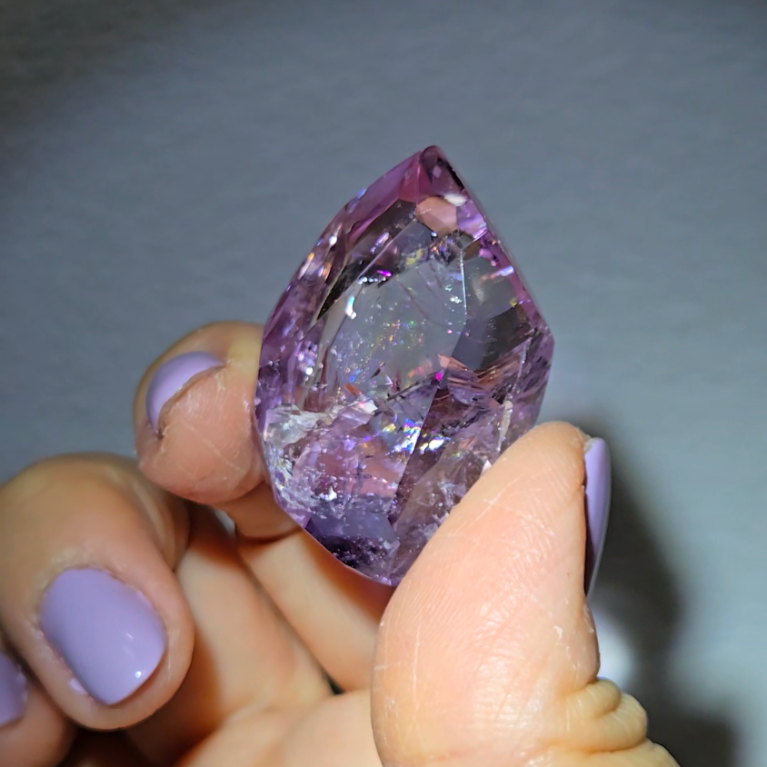 Amethyst pocket stone with rainbows - AM65