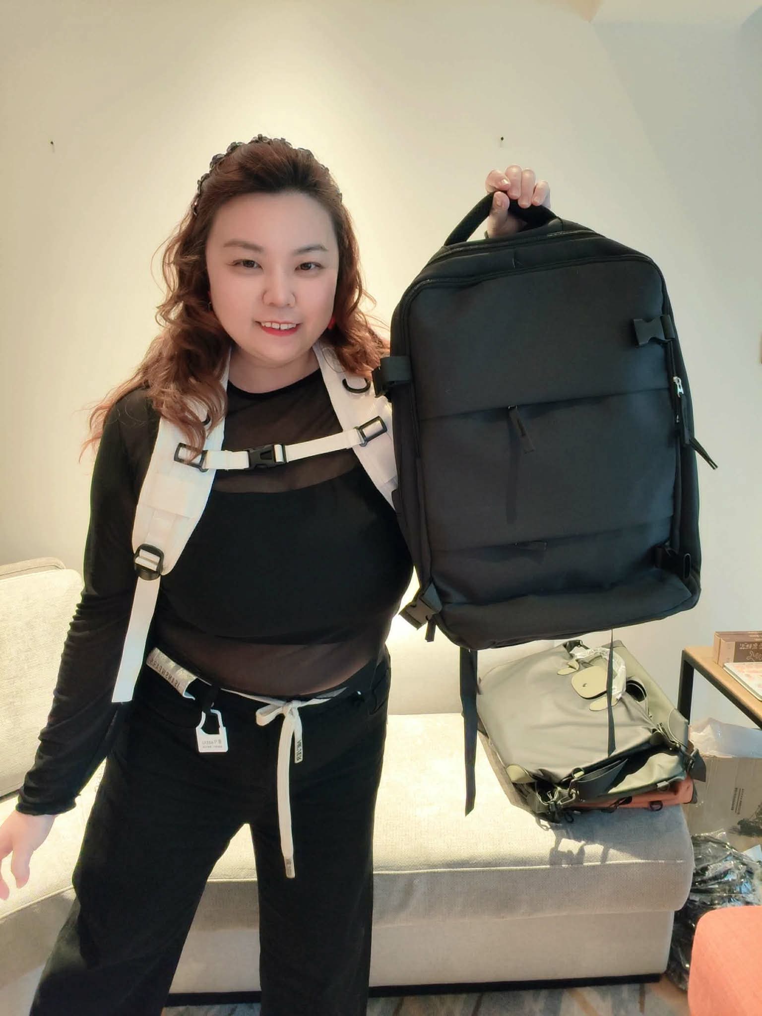 YPB02 9613 多隔层多功能出门必备背包