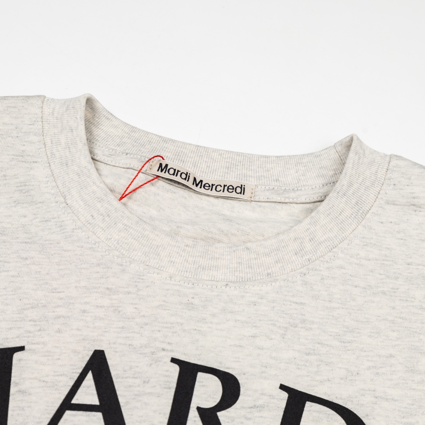 Mardi Mercredi Swing The Tail Ddanji Pearl Necklace T-shirt