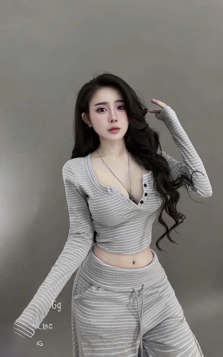 條紋露臍上衣和褲子套裝