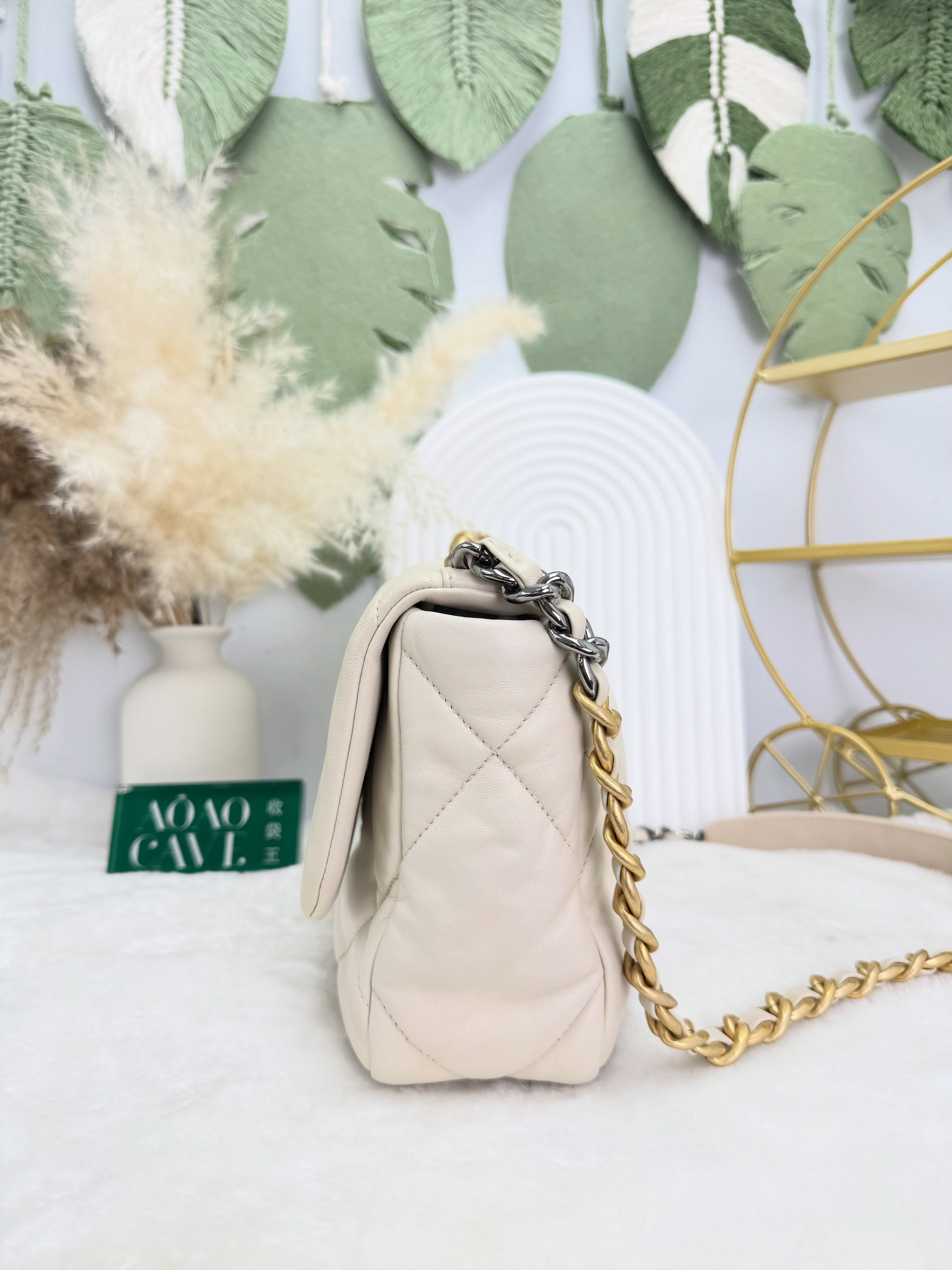 Chanel👜 PRE OWNED 🛍️19bag Small size 白色 有塵袋 30開卡 🔥 