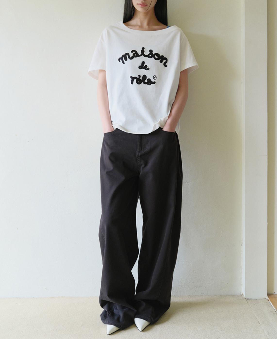 4月新款都有獨家優惠🤩 🎀Rolarola 🎀 IMAISON DE ROLA EMBROIDERY OFF shoulder T-SHIRT 原價53000won 獨家折扣優惠 size: free Grey/black /white 29/3 23:59截單