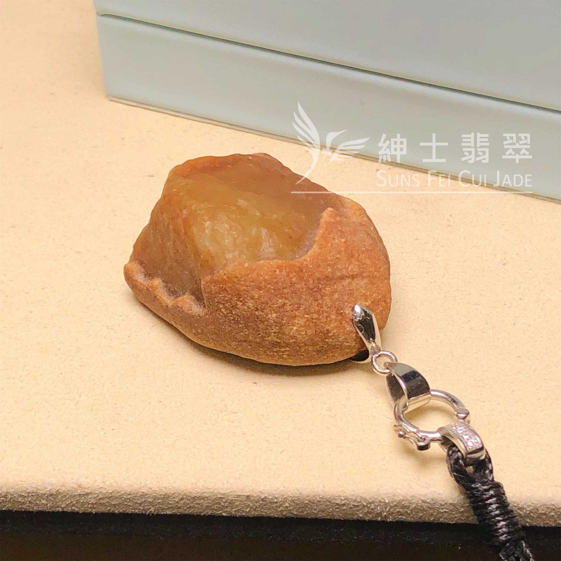 B08803 翡色原石吊墜