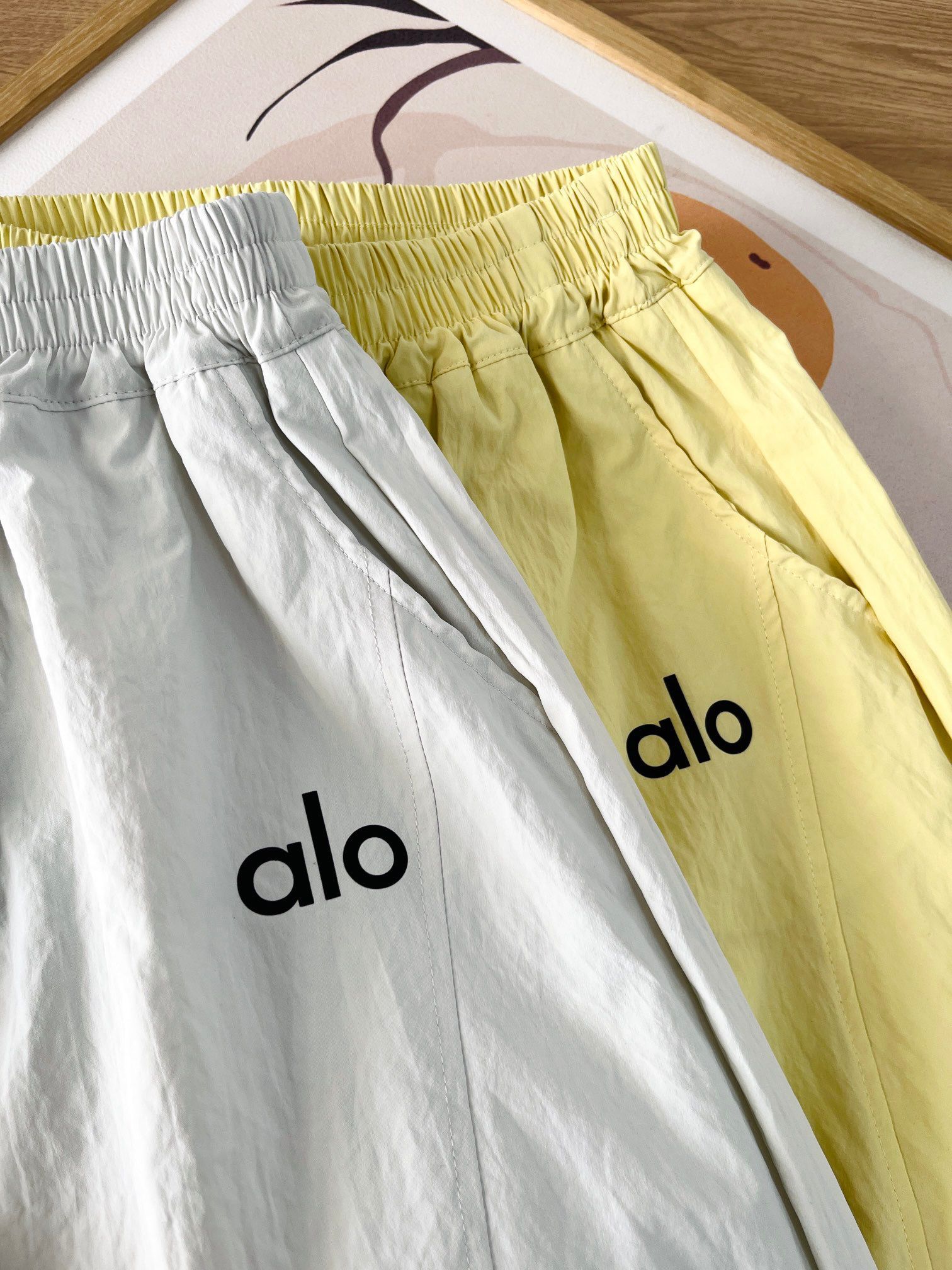 $65條。2條起$55條。廠單alo寬鬆直筒速乾褲