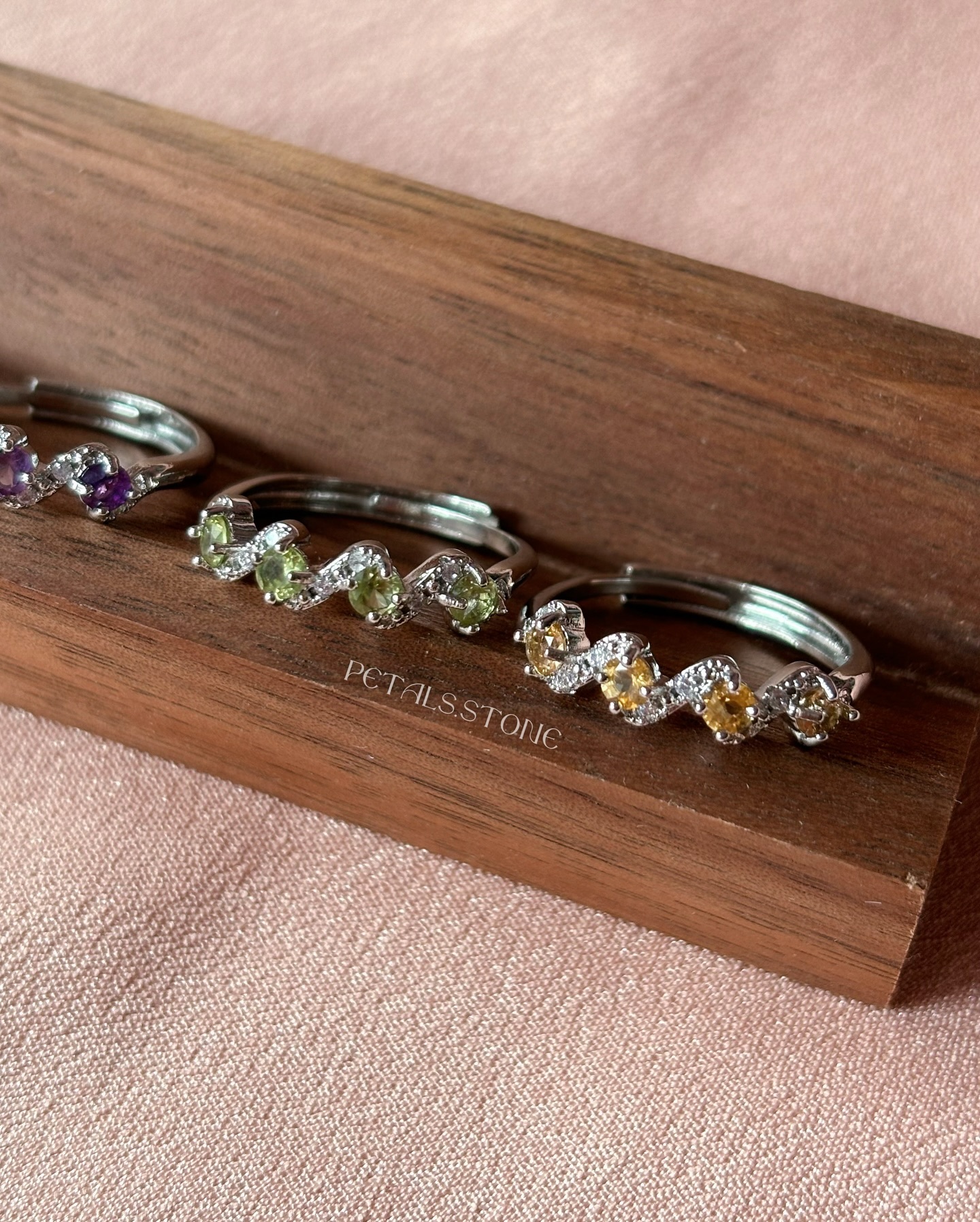 ✳︎𝕃𝕚𝕥𝕥𝕝𝕖 𝕨𝕒𝕧𝕖 ℝ𝕚𝕟𝕘𝕤✳︎