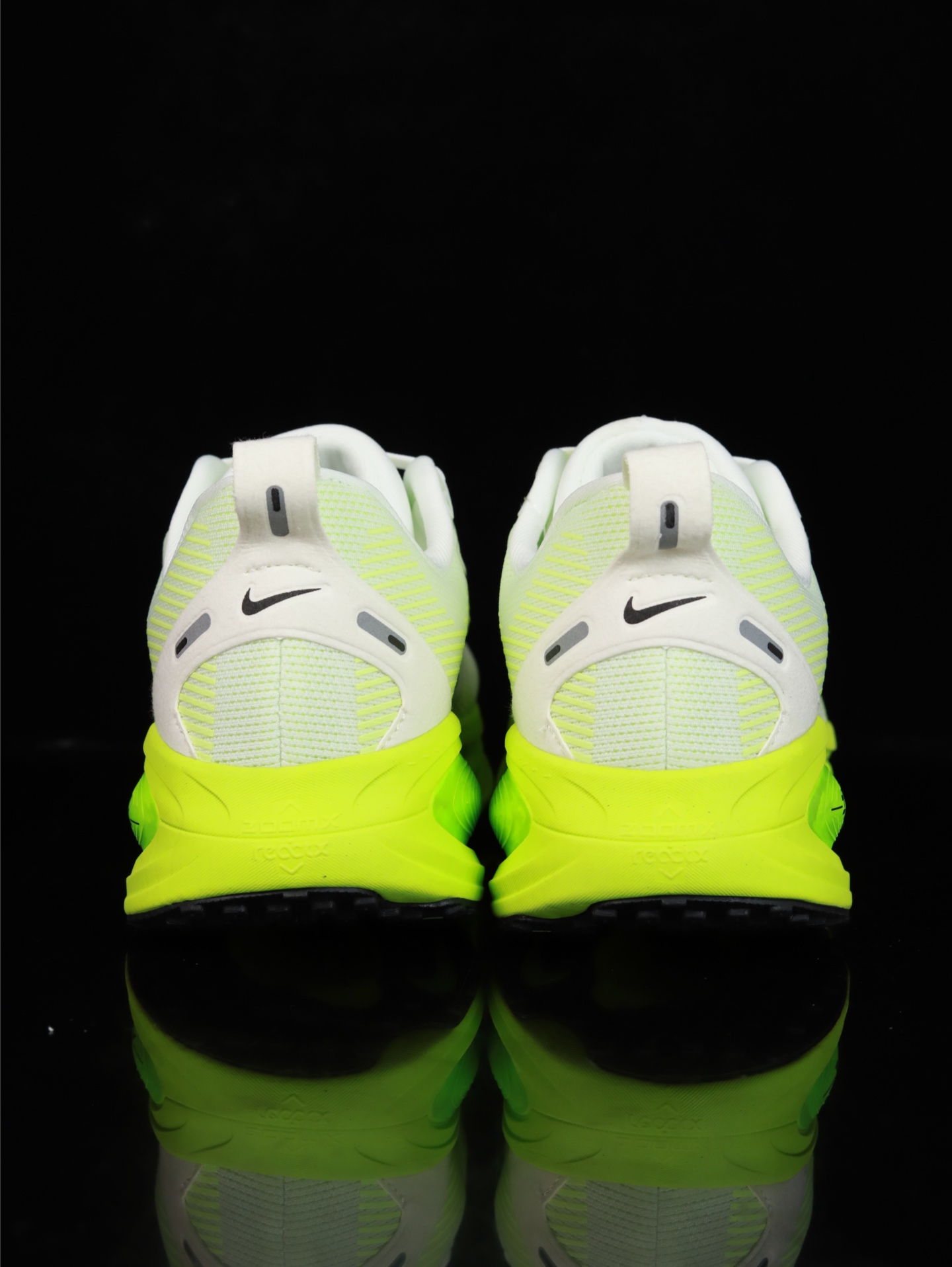 Nike Vomero 18 HM6804-102