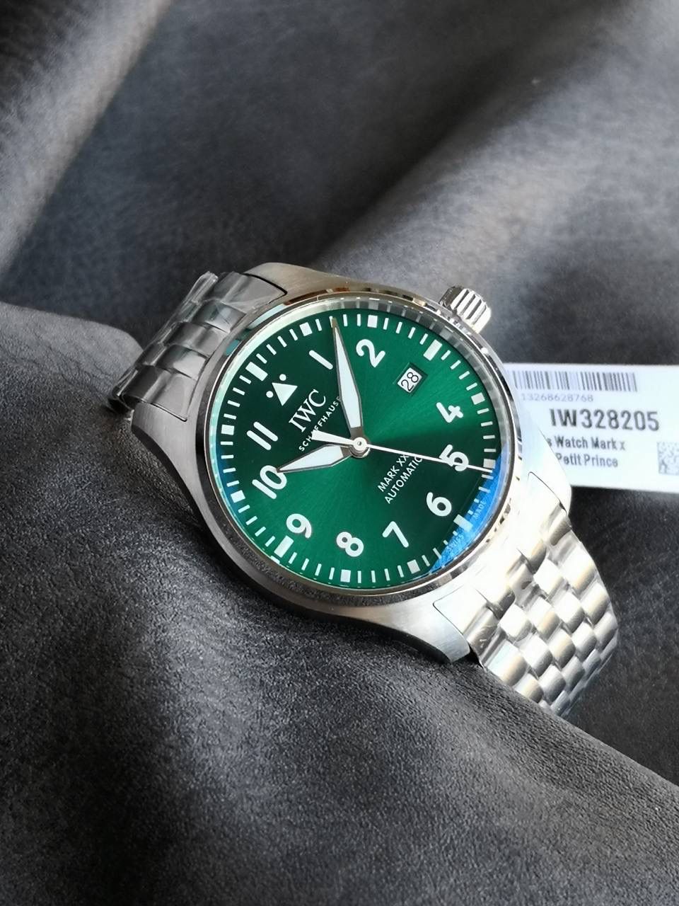 IWC万国表飞行员系列IW328206腕表，精钢表壳表链，绿色表盘，搭载2892型自动机械机芯，40毫米。