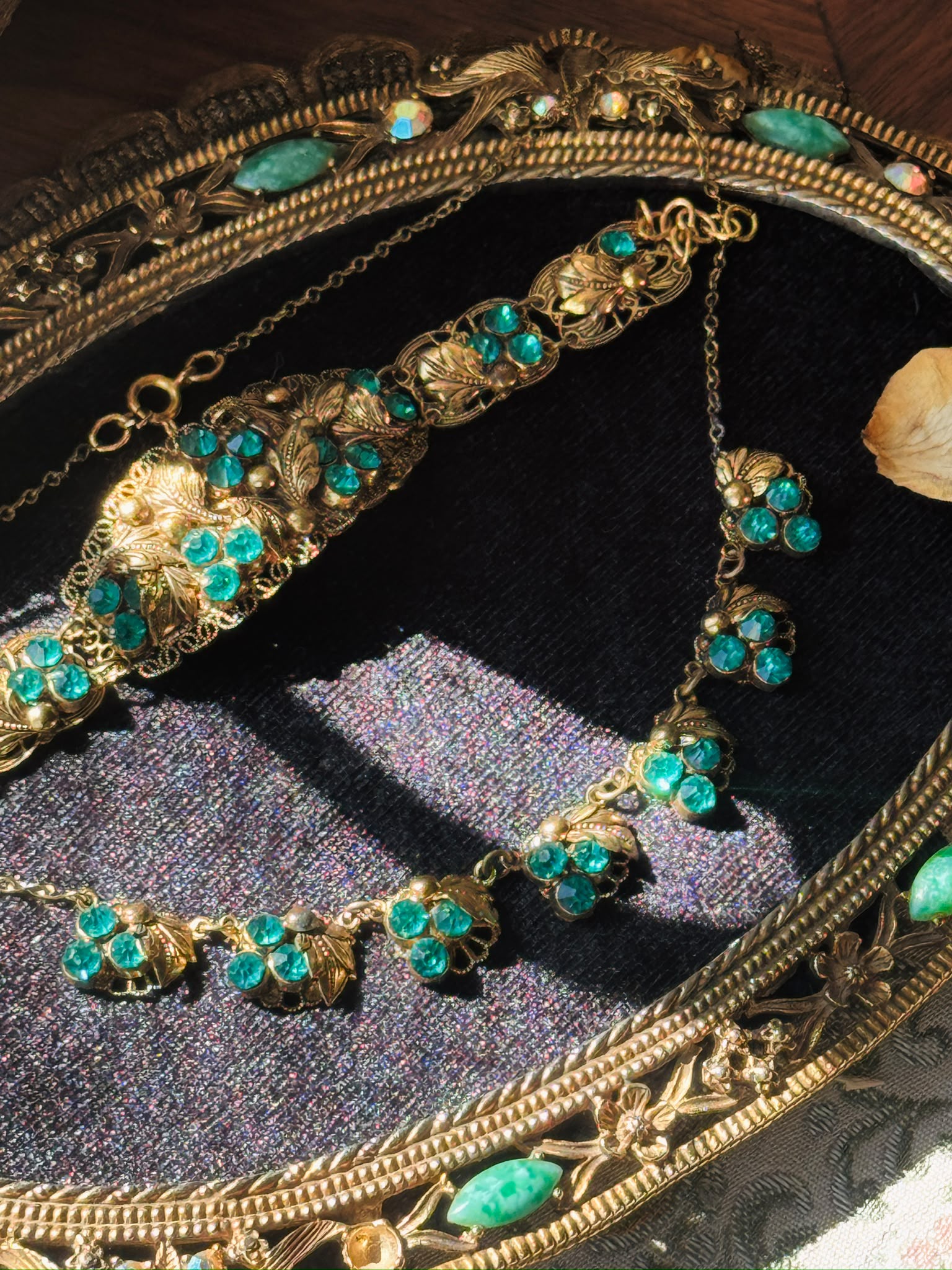 1930-50s Czechoslovakian Green Grape Motif Rhinestone Necklace/Bracelet  (C004)