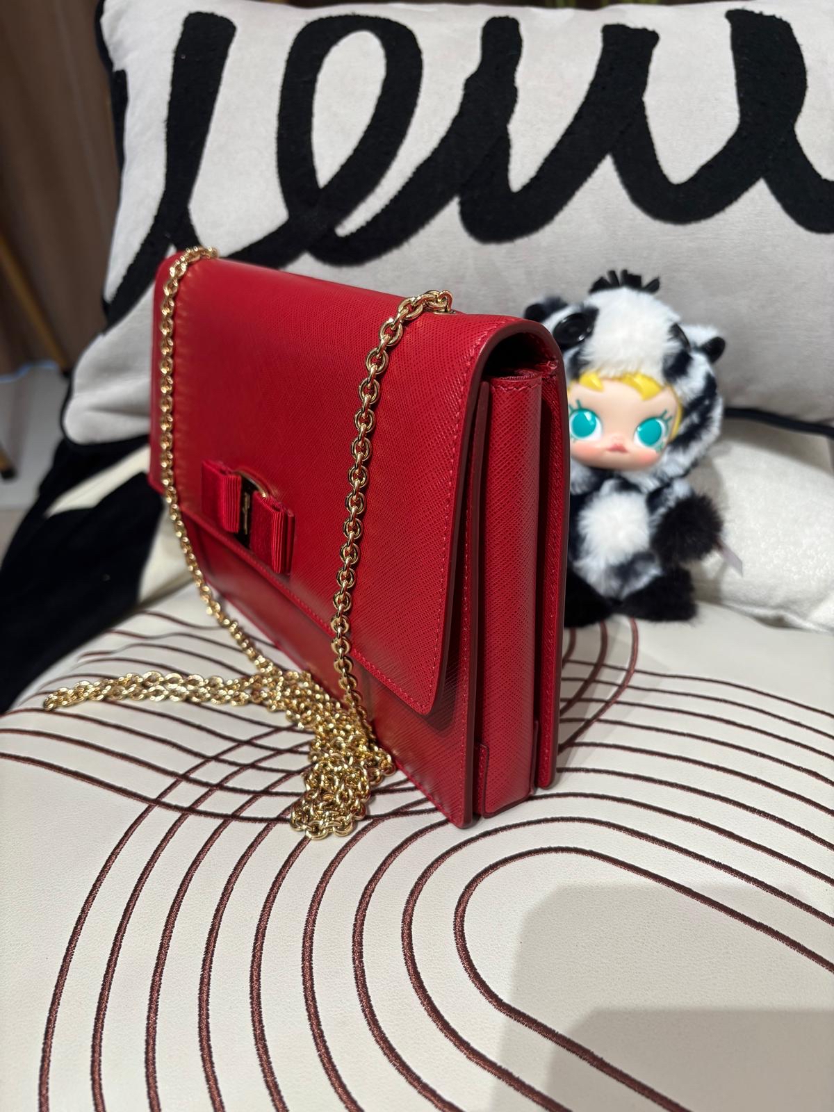 Salvatore Ferragamo Saffiano Leather Chain Shoulder Bag 紅色十字紋皮革 100%Authentic ,95%New