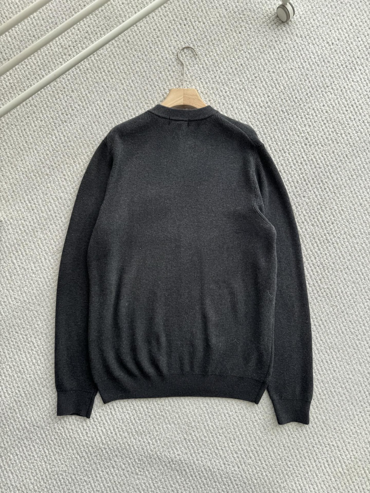 HAZZYS 胸口袋刺繡 logo 羊毛圓領冷衫