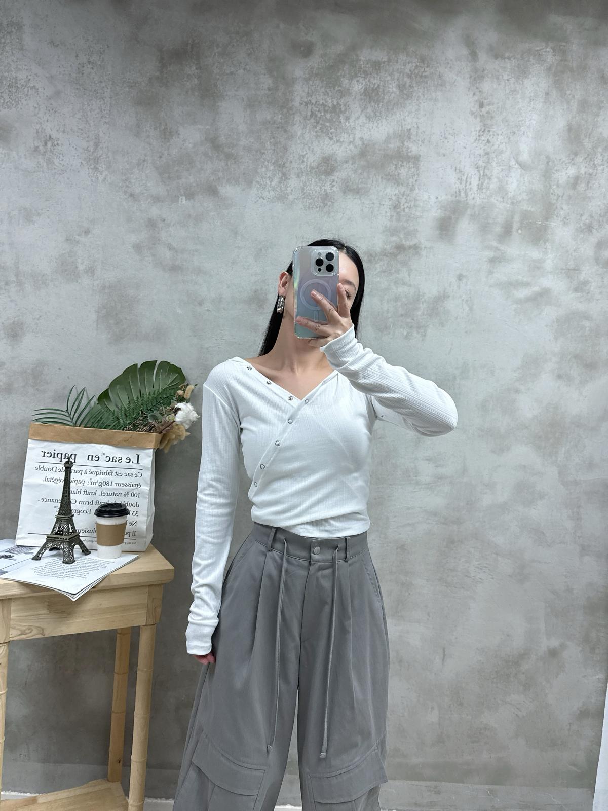 C01 啪鈕暗紋有帽Top
