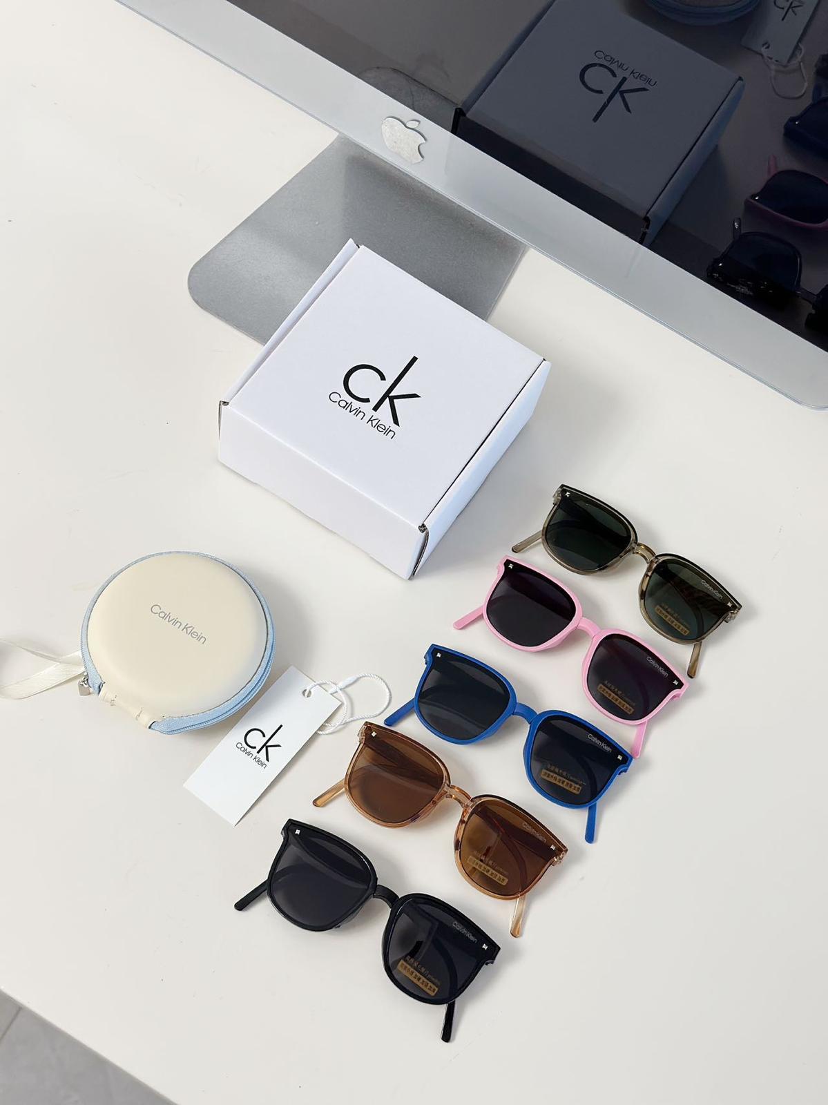 $55件。2件起$45件。廠單CK小童摺疊眼鏡