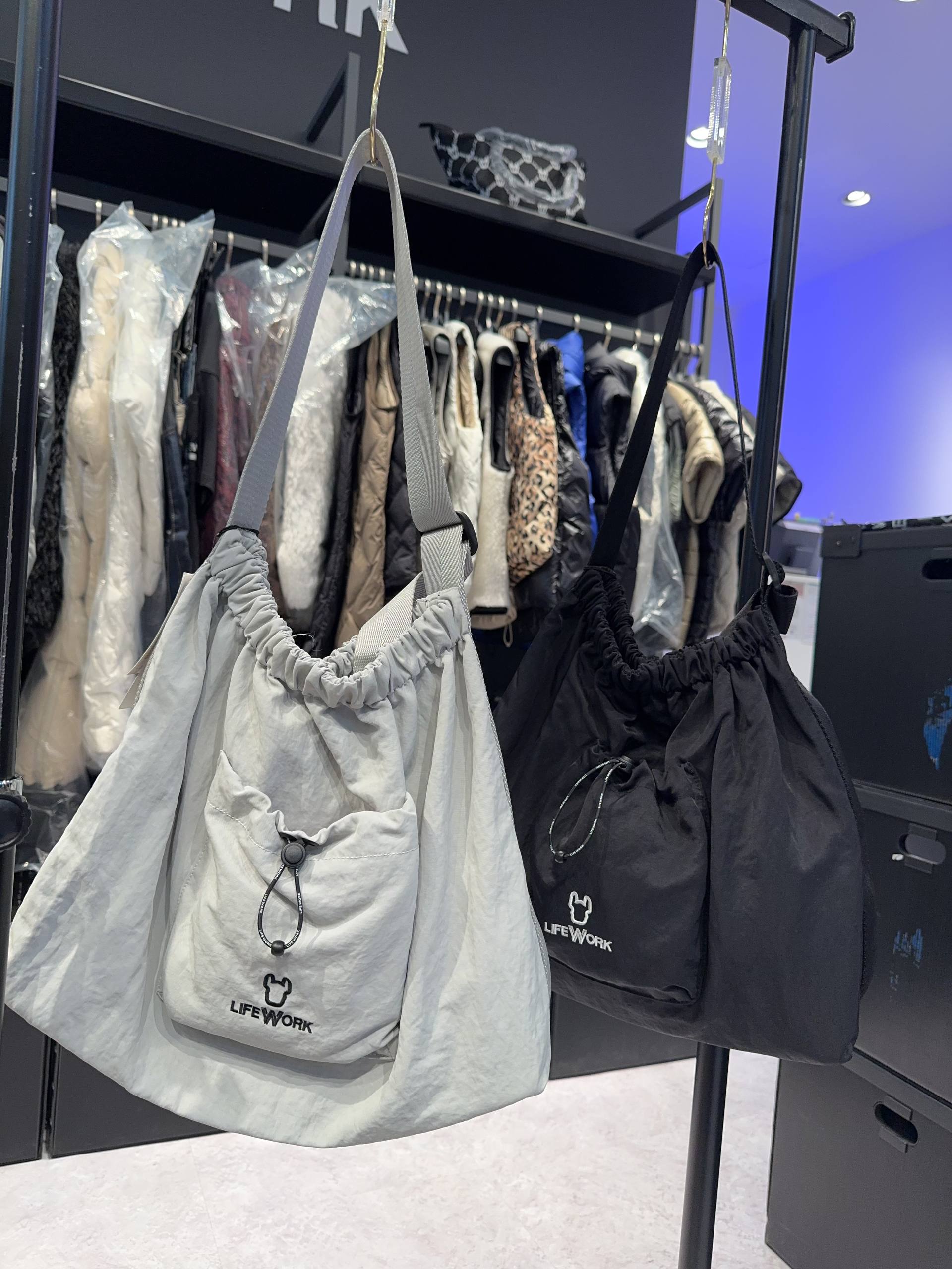 🇰🇷Lifework 尼龙单肩包✨