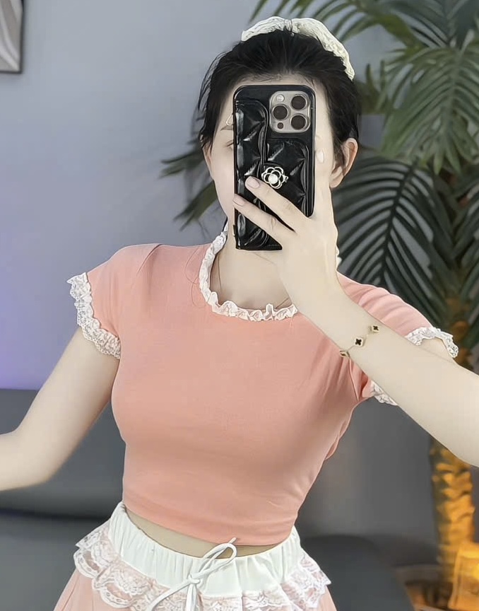 蕾絲邊短版T 卹