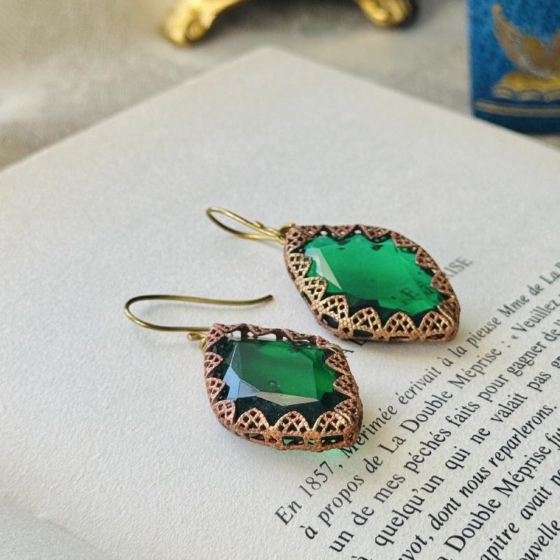 Vintage Recomposed Czechoslovakia Glass and Filigree Hook Earrings(NZ101)