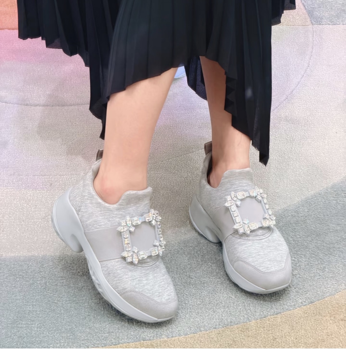 限時優惠✨新色🆕訂貨🍒RV VIV’ Run 鑽扣灰色sneaker Size 35.5-39/40