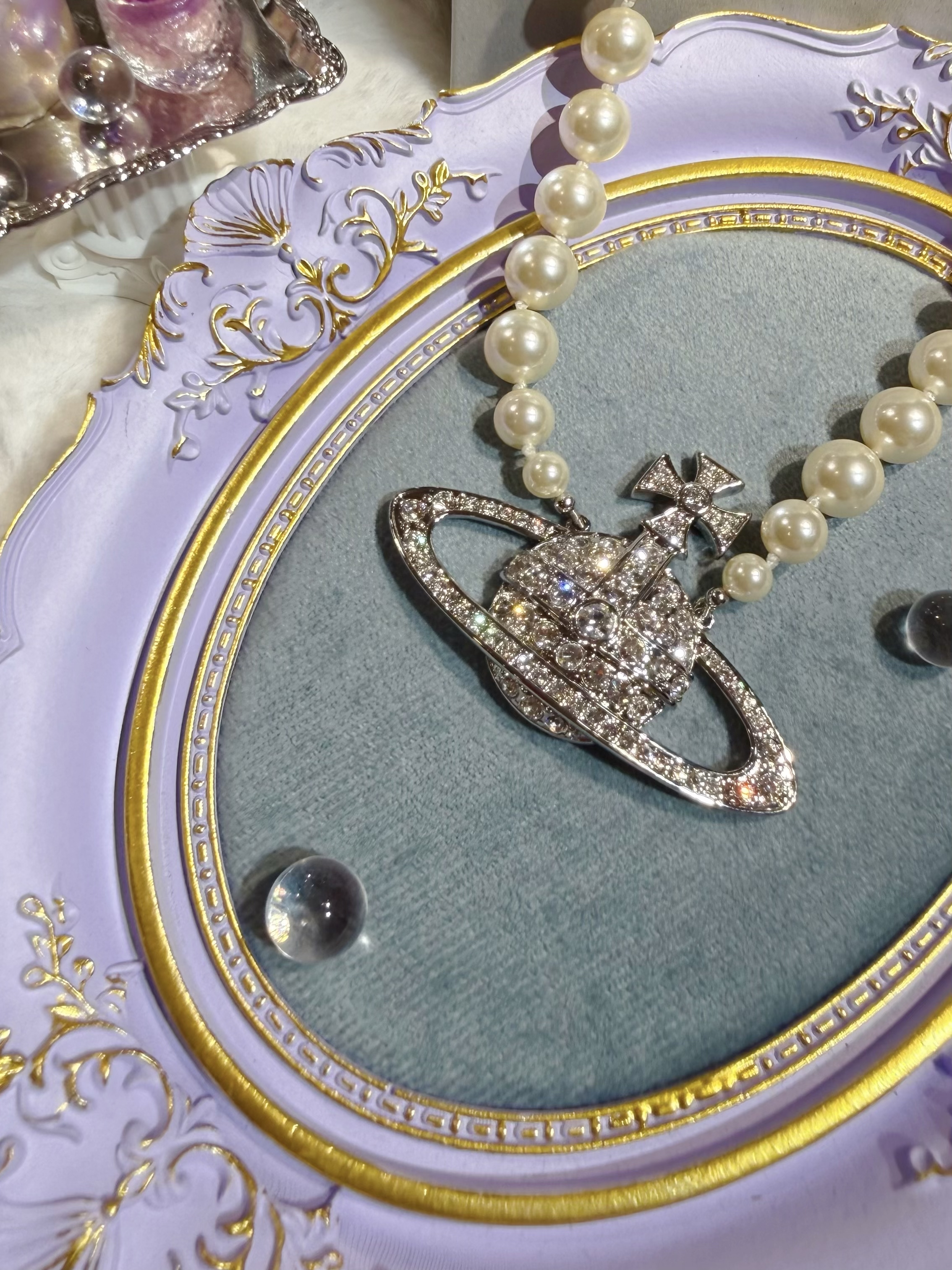 VW Man Bas relief pearl necklace S