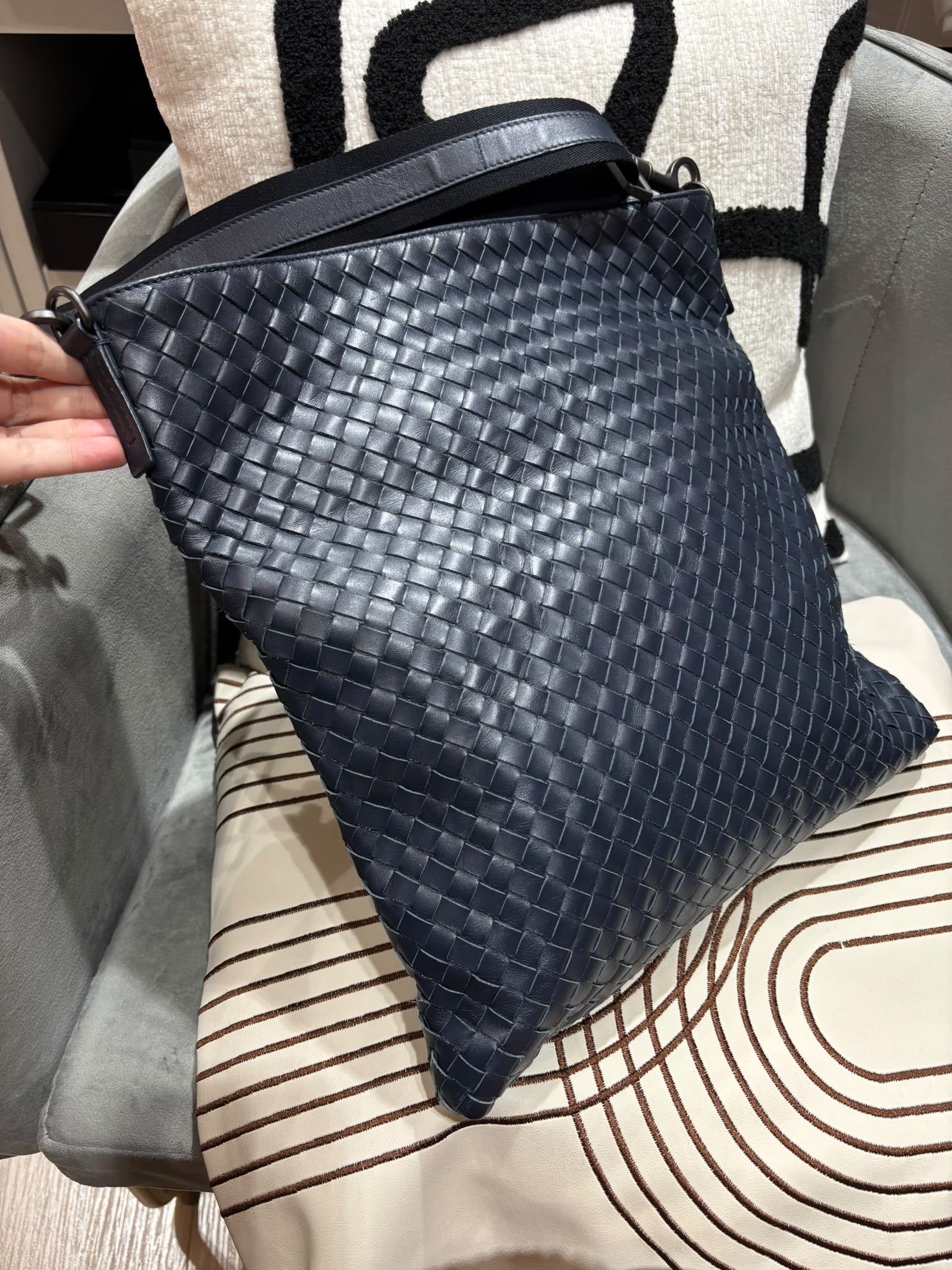 Bottega Veneta BV Intrecciato shoulder bag Navy 100%Authentic, 95%New 