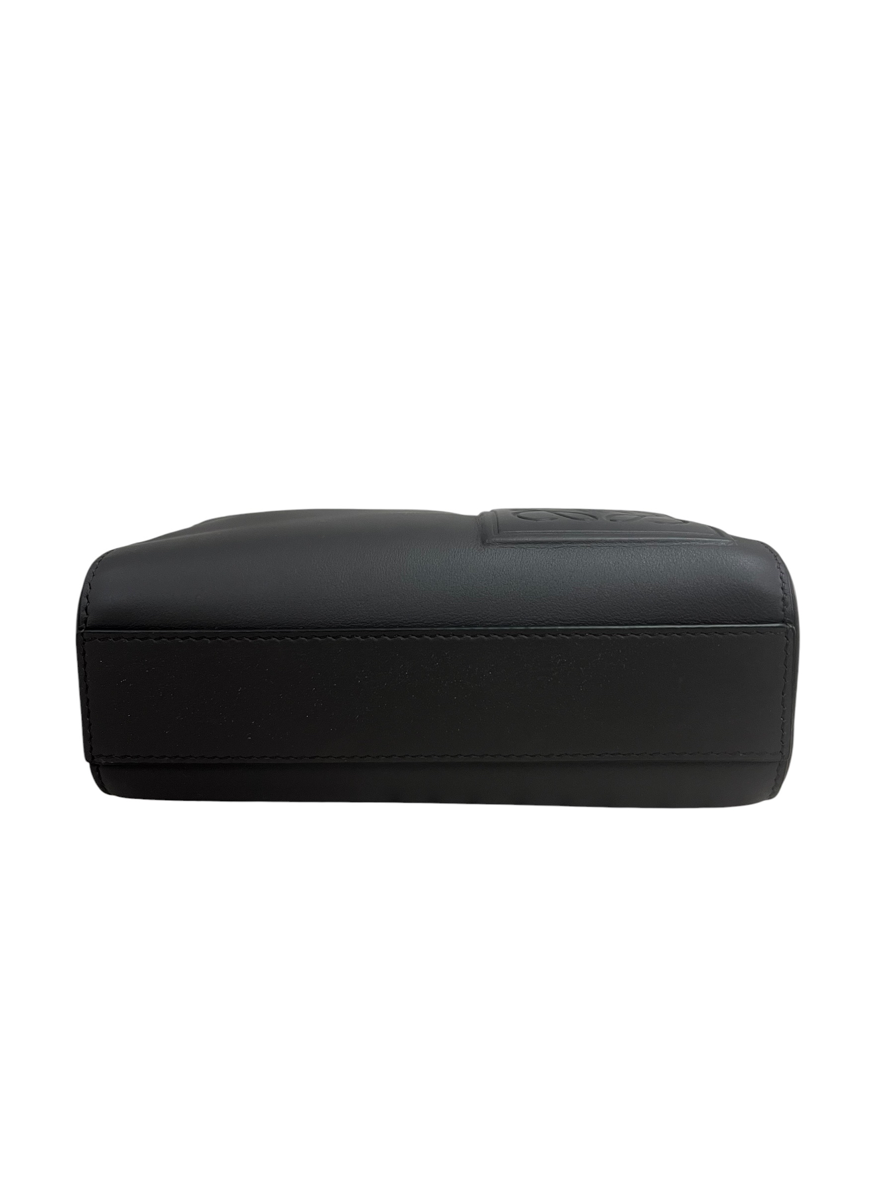 Pre-owned LOEWE Mini Camera Bag / Product Code: 072803