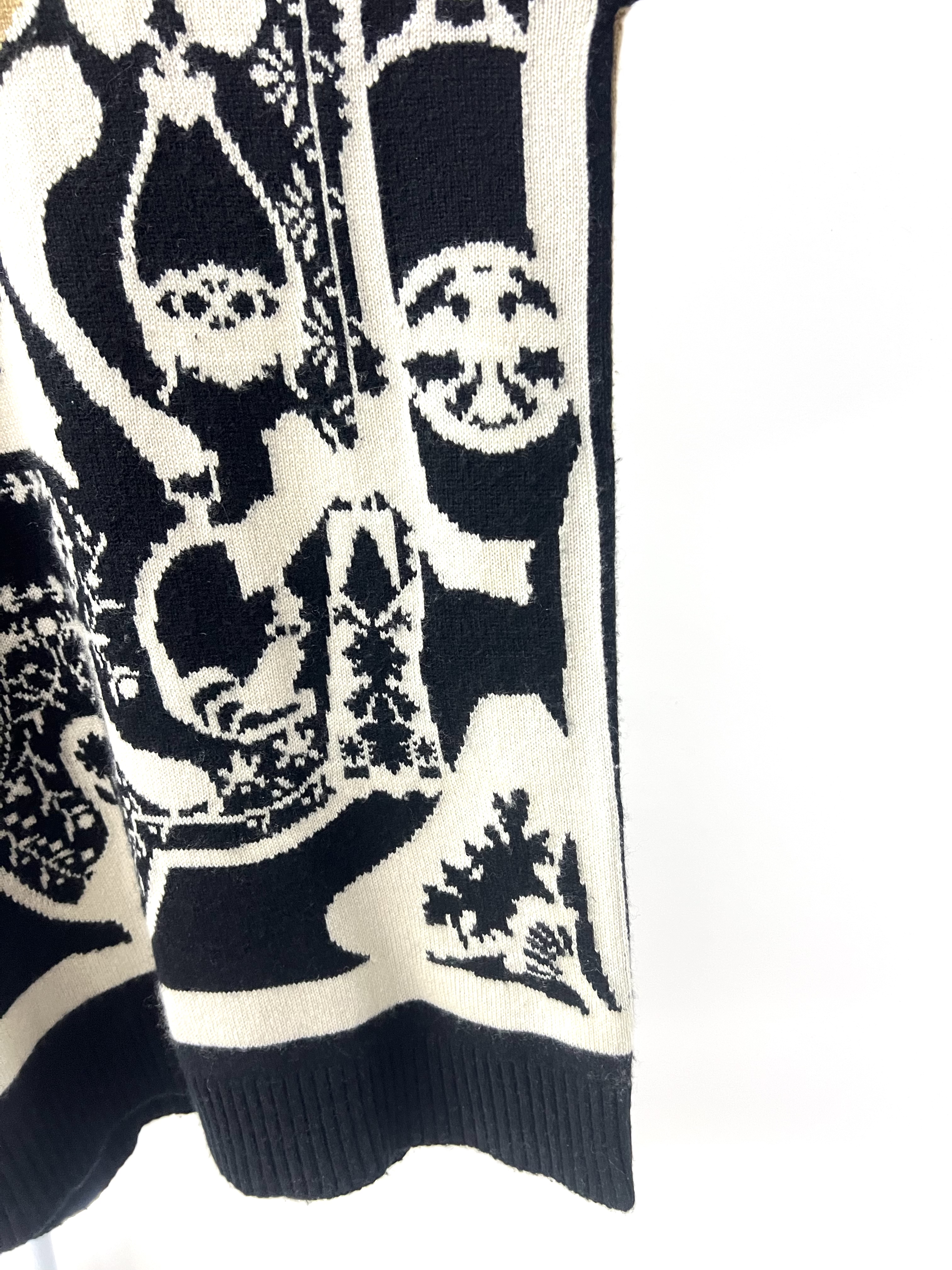 Pre-Owned HERMÉS Cashmere Poncho / Product Code: 26051907