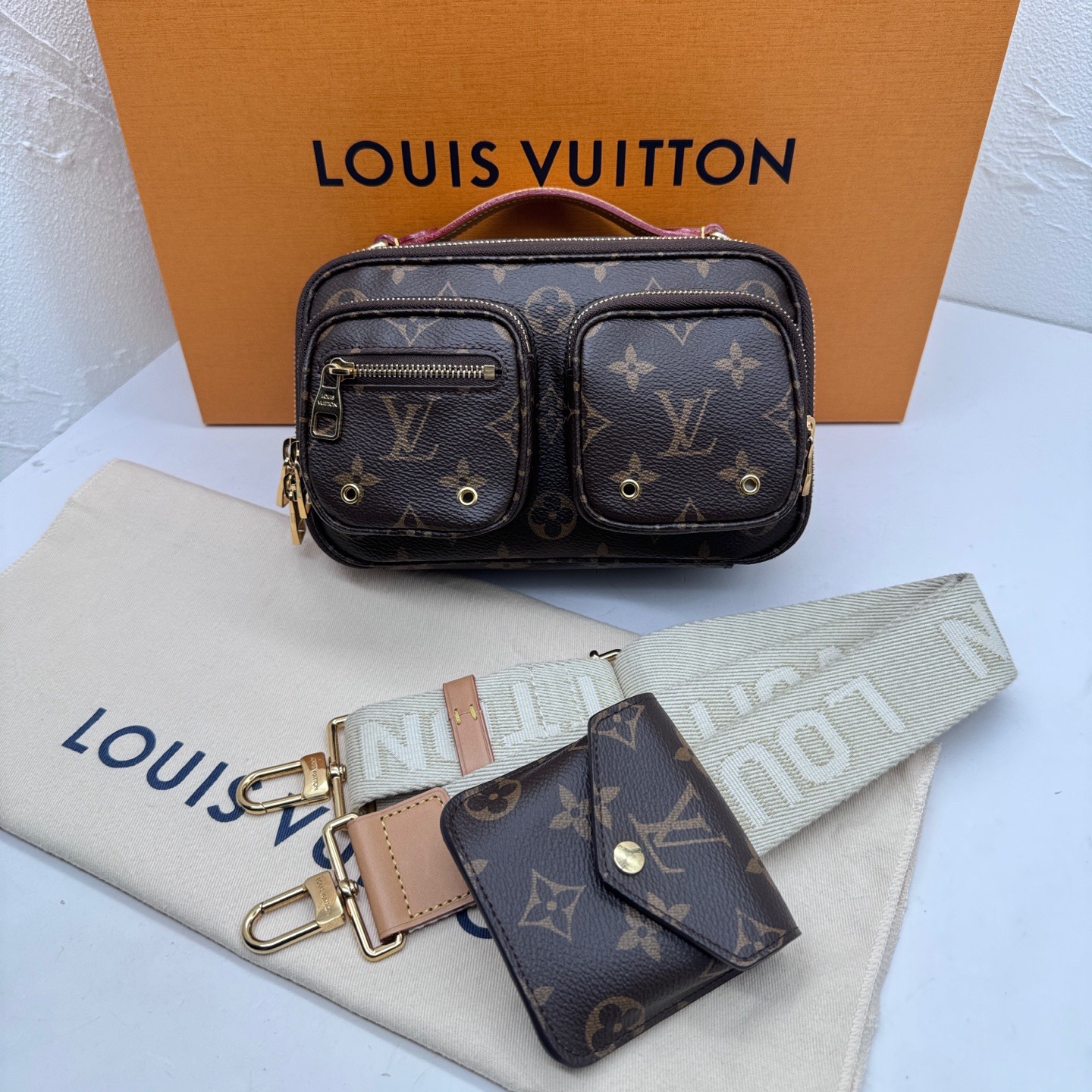 Pre-Owned LV Utility Crossbody / Product Code: 26051706