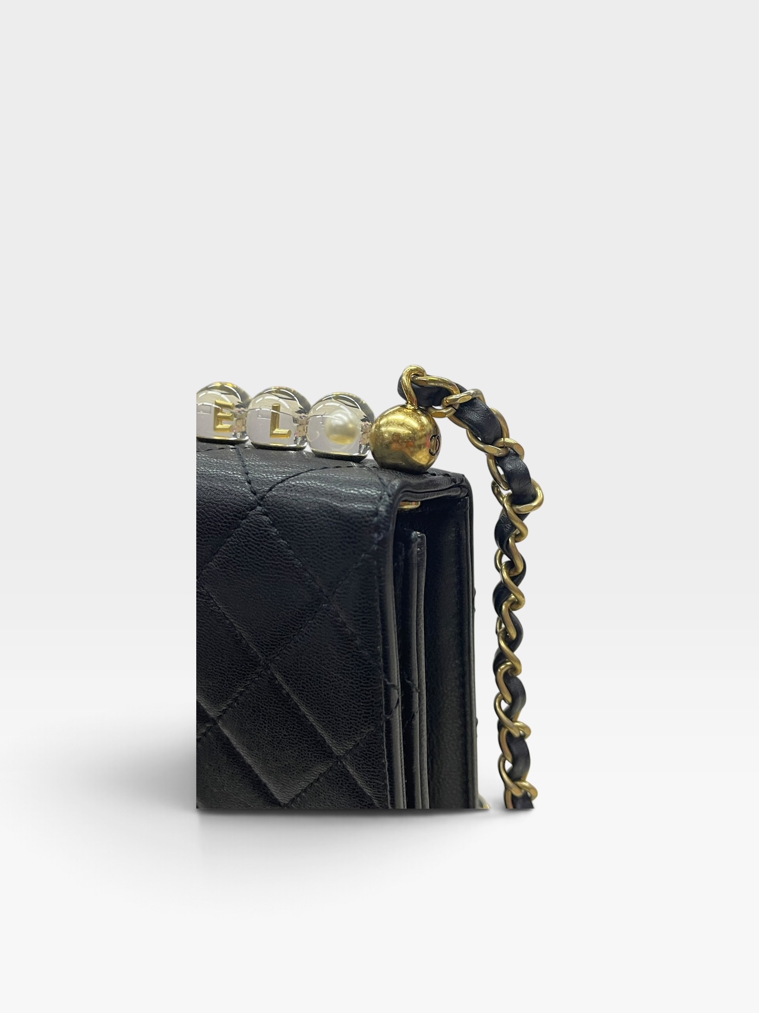 Pre-Owned CHANEL Chic Pearls Flap Bag / Product Code: 102911