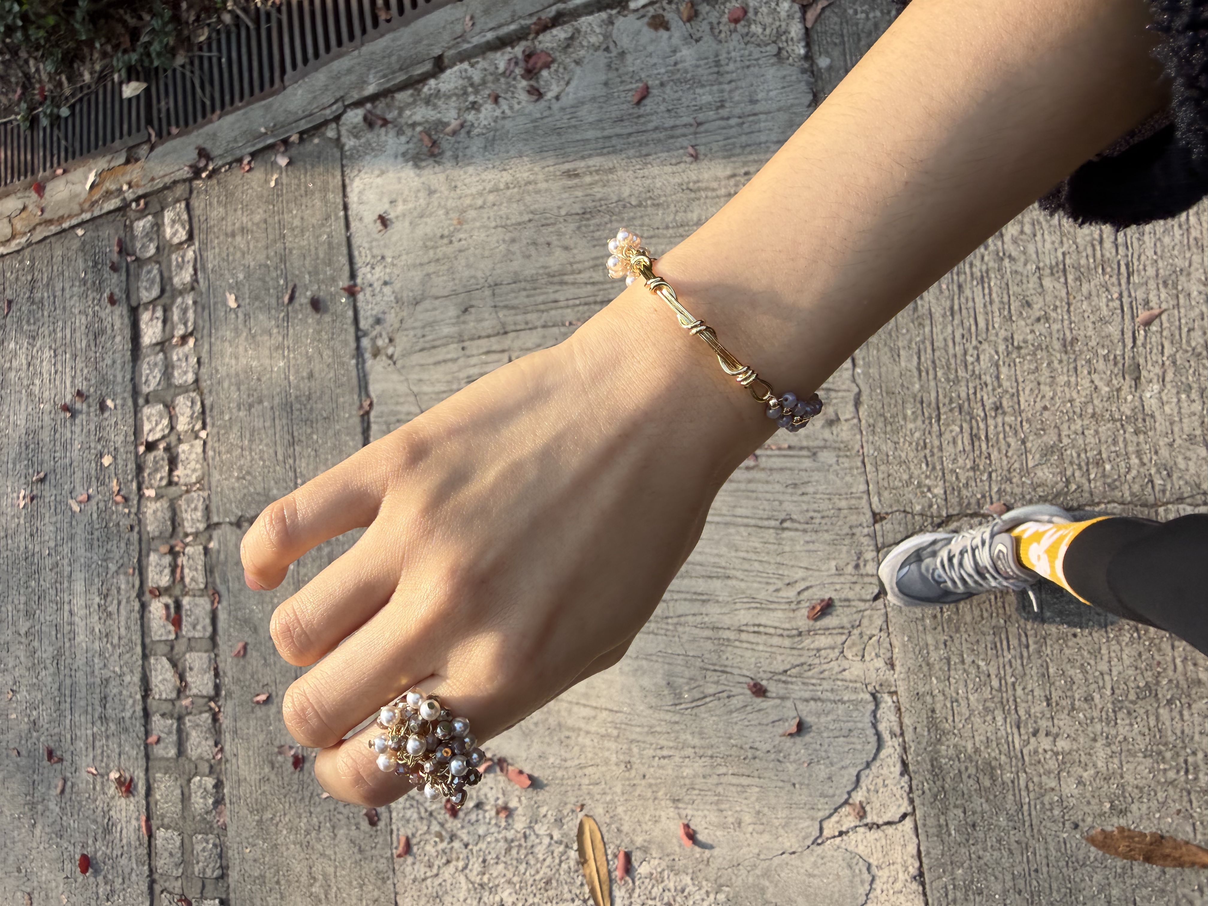 白珍珠小花球戒指/玫瑰粉x金色