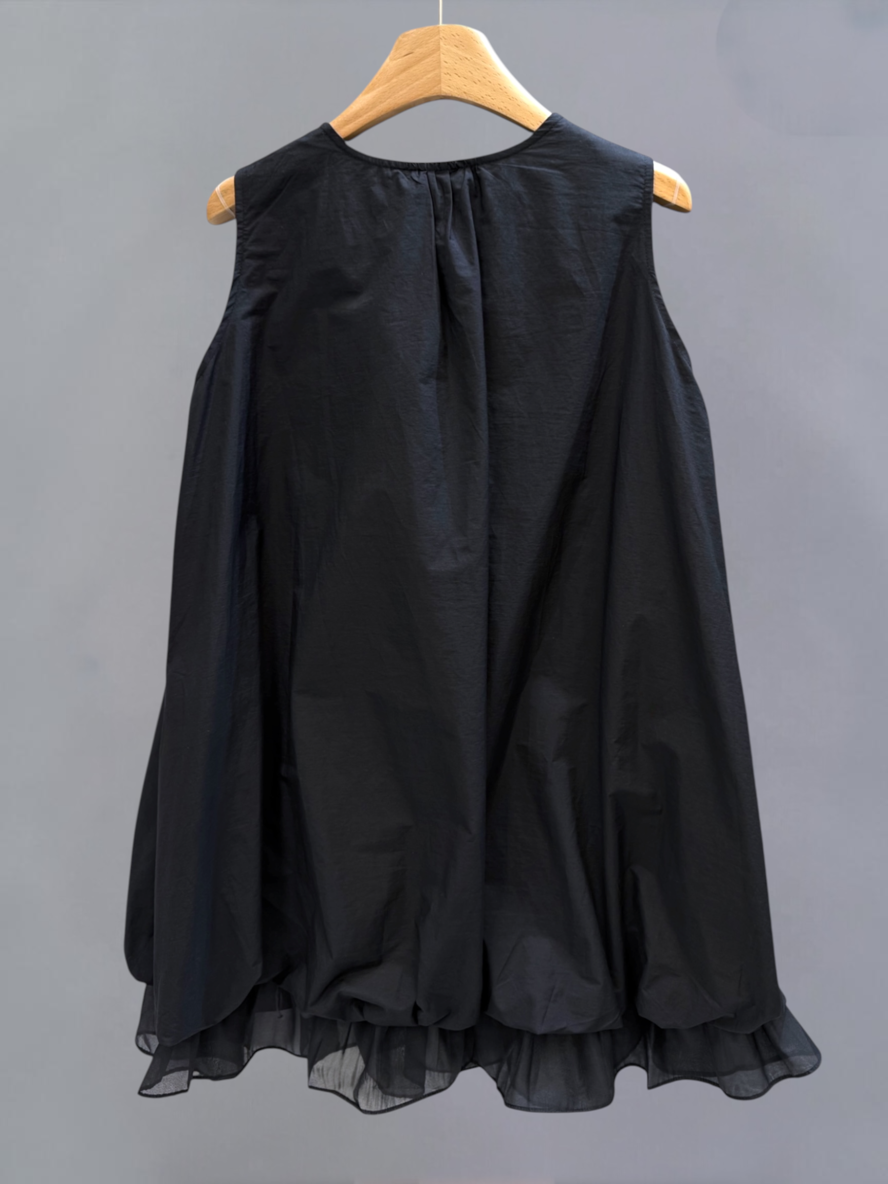 輕盈速乾料紗腳連身裙