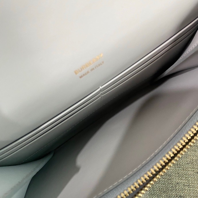 ［預訂貨品］Burberry純色全皮相機色