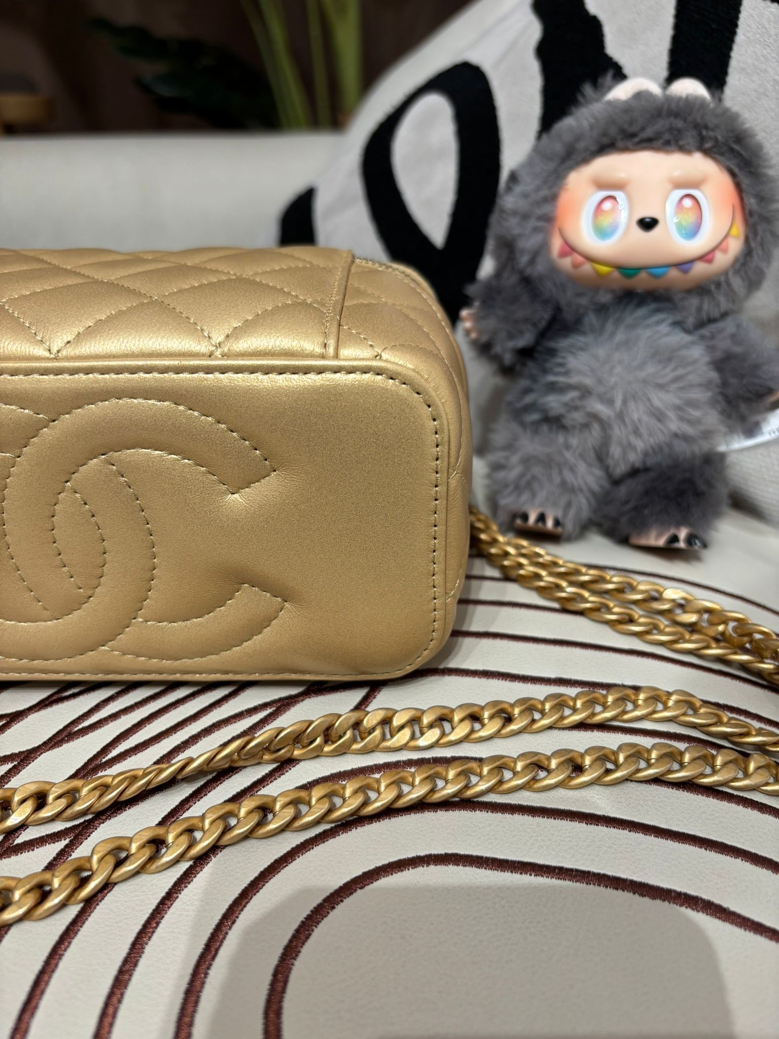 全新未使用品 Chanel Vanity With Heart Pearl Crush 100%Authentic, Brand New 全新 ✅晶片✅Dust bag✅Box