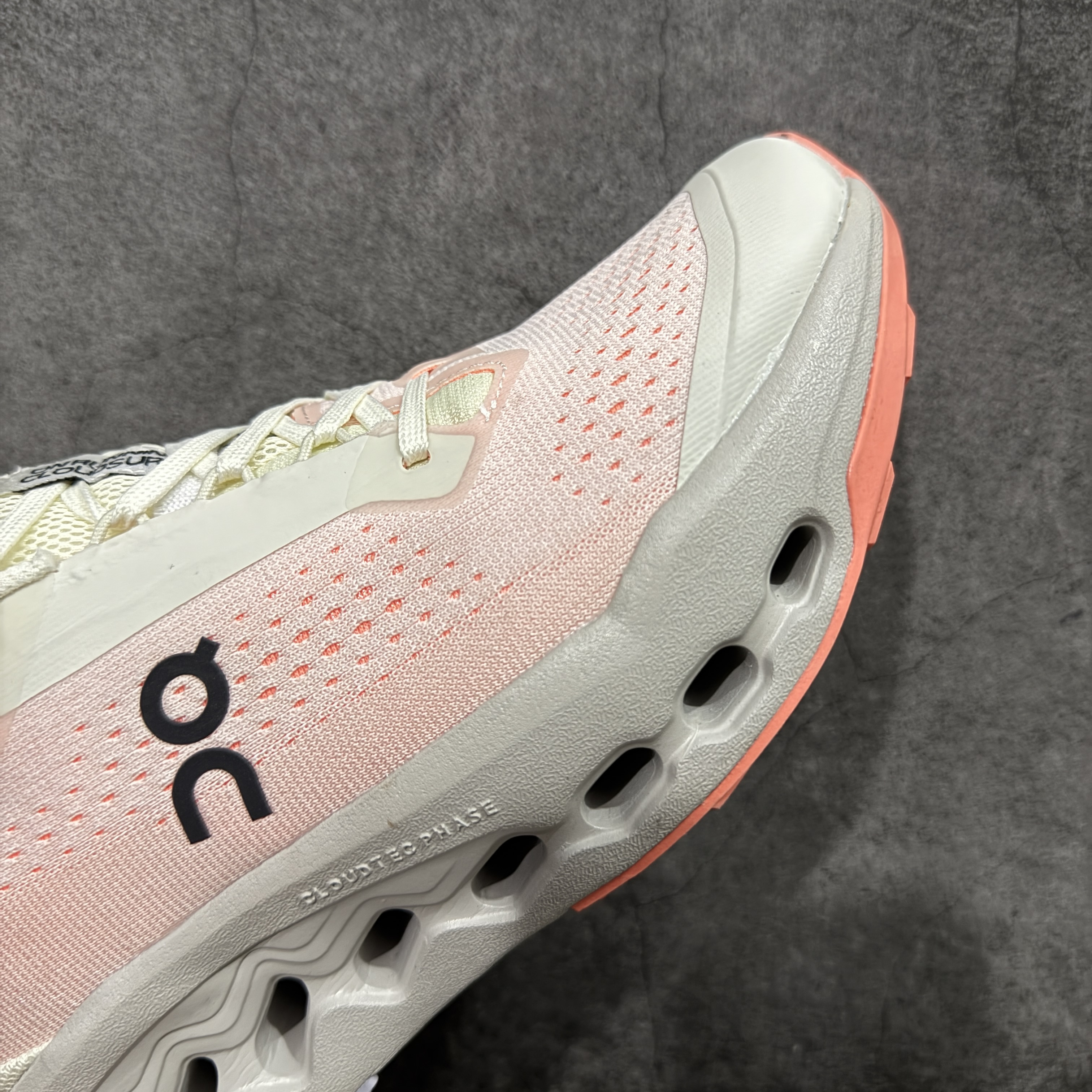 On Cloudsurfer Trail 2 