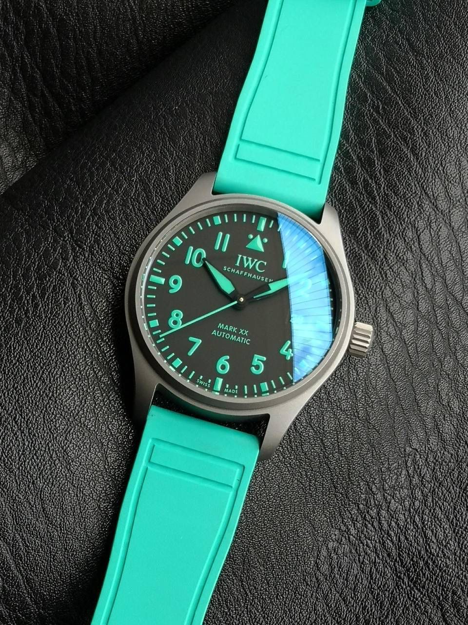 IWC 万国表 Mark XX 飞行员腕表 蒂芙尼蓝橡胶表带