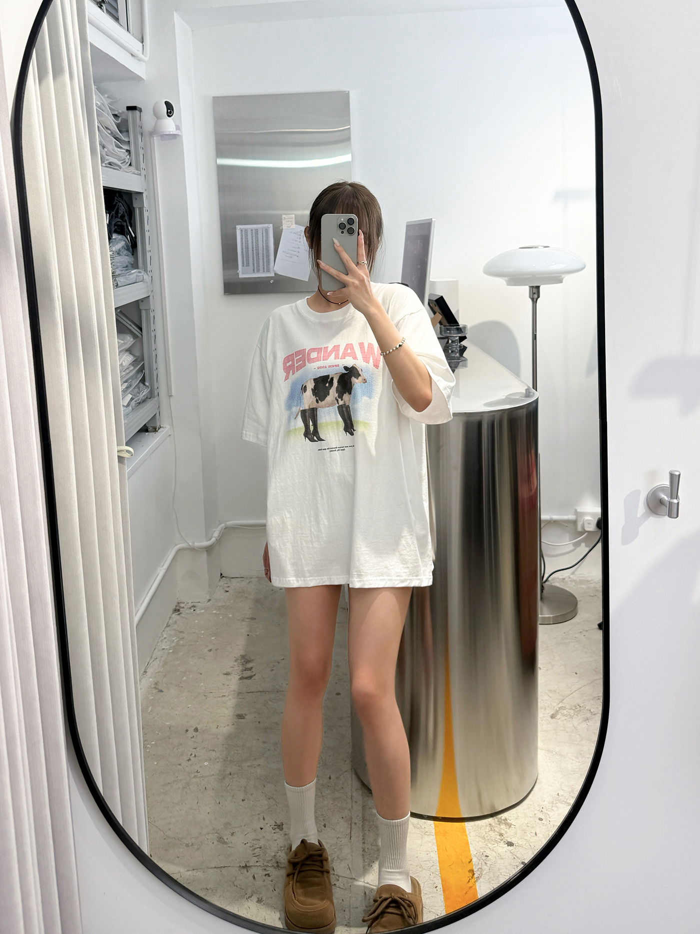 𝐖𝐚𝐧𝐝𝐞𝐫 𝐜𝐨𝐰 𝐠𝐫𝐚𝐩𝐡𝐢𝐜 𝐨𝐯𝐞𝐫𝐬𝐢𝐳𝐞𝐝 𝐭-𝐬𝐡𝐢𝐫𝐭