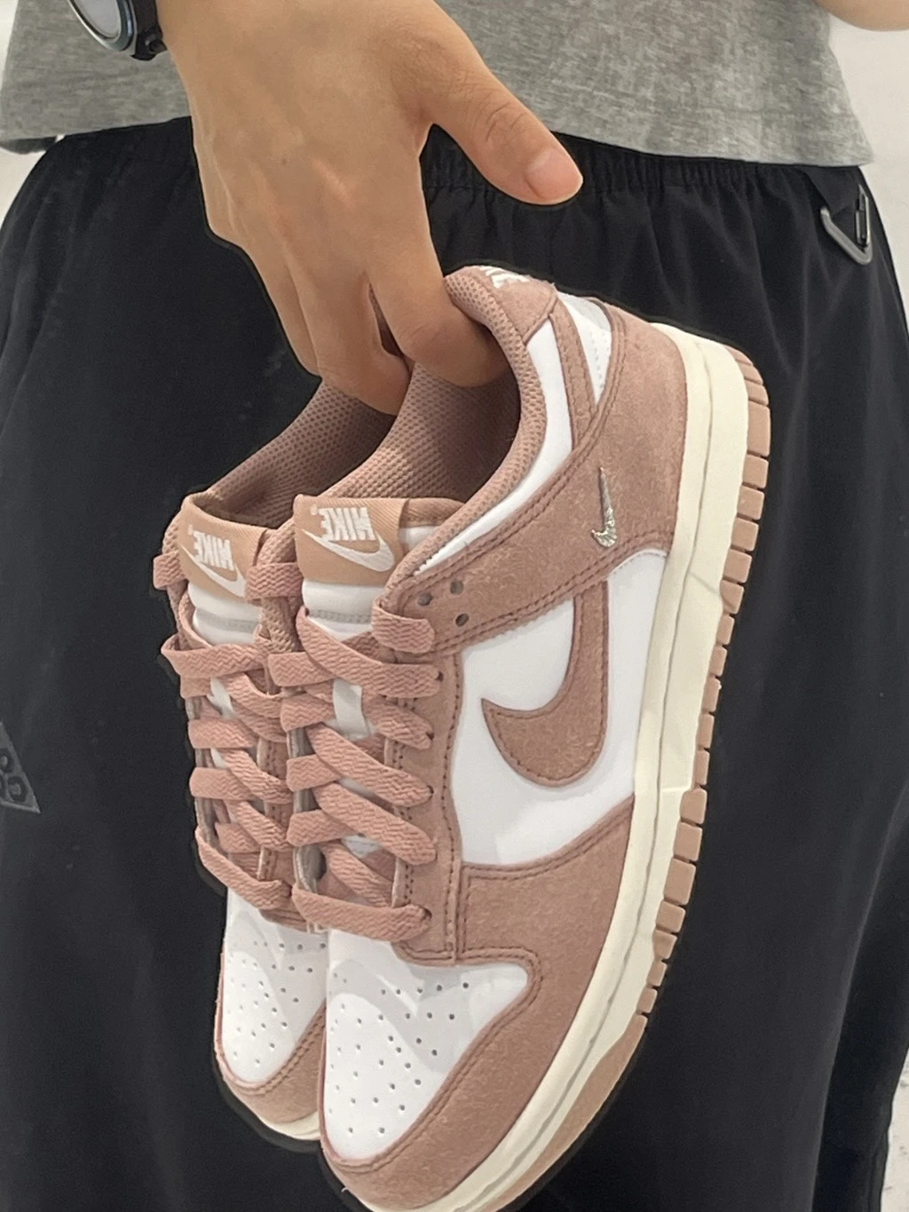 IB4417-102 Nike Dunk Low Rose Whisper Gold Mini Swoosh IB4417-102