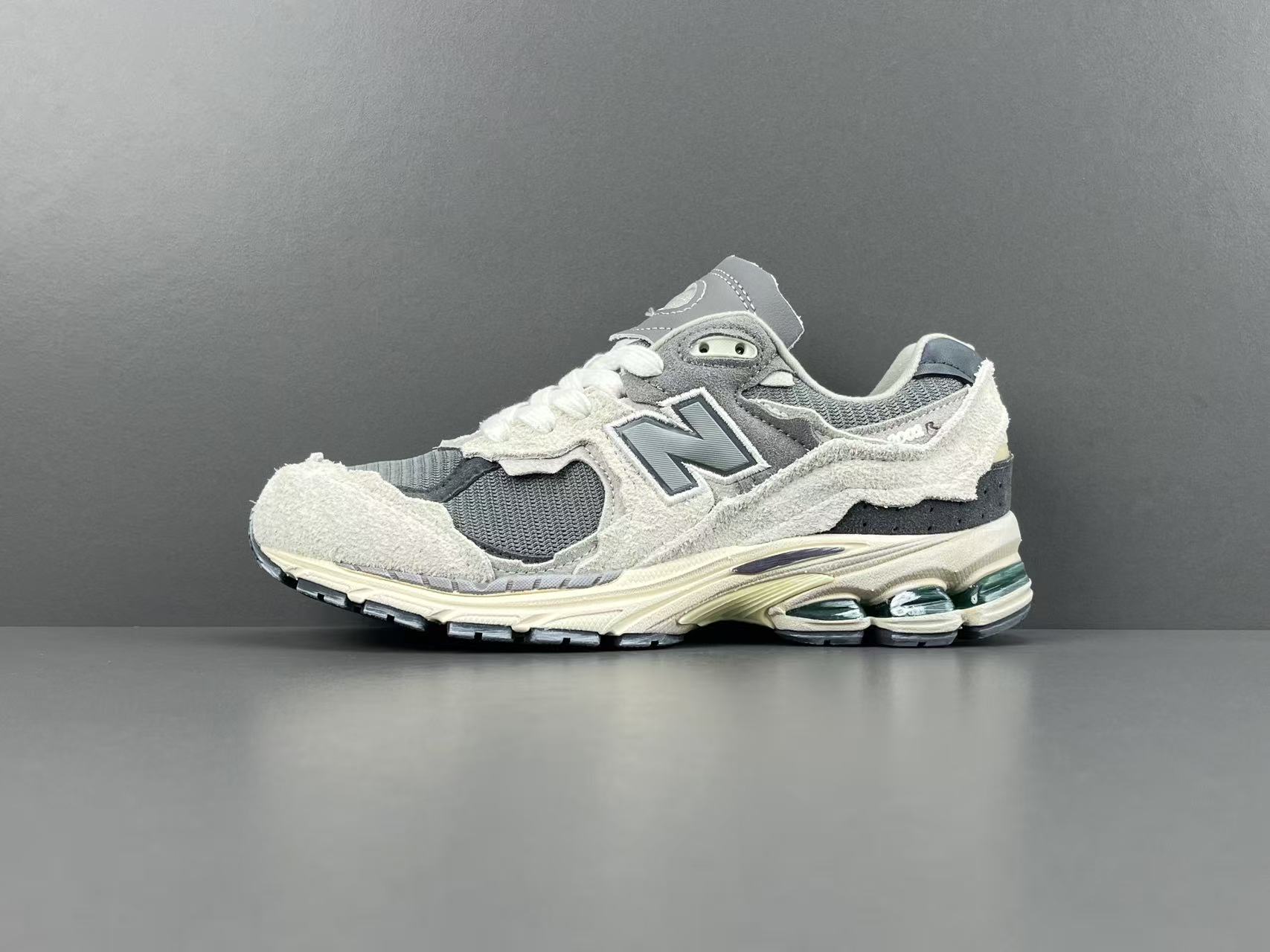 New Balance 2002R ML2002RDA