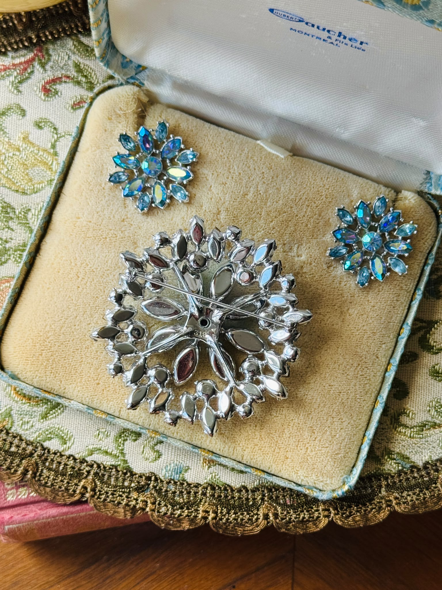 Vintage 1950s Designer Quality Blue Aurora Borealis Brooch and Clip Earrings Jewelry Set (MT2628)